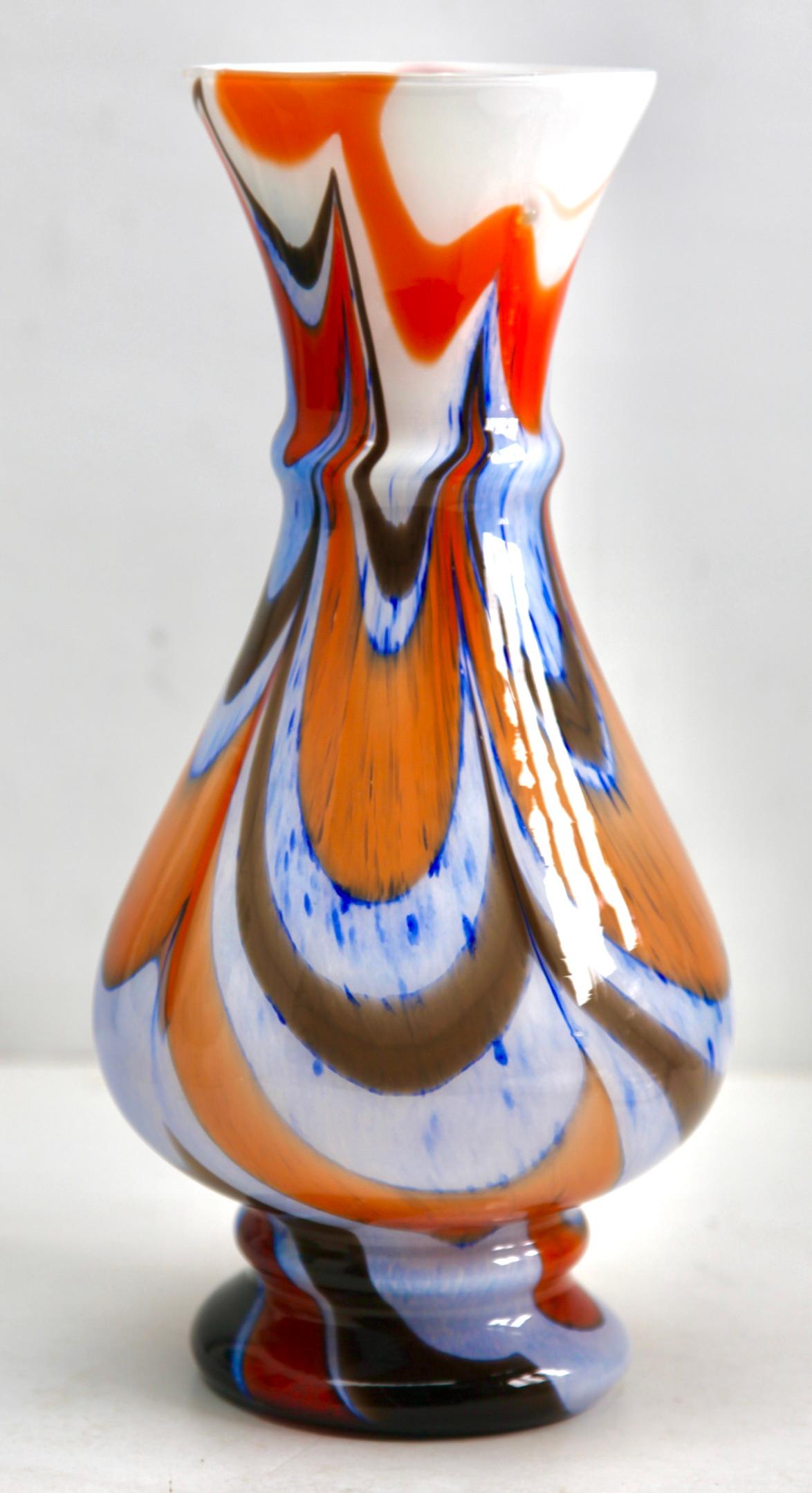 Ère spatiale Vase Florence vintage en opaline de l'ère spatiale, Empoli, 1955 en vente