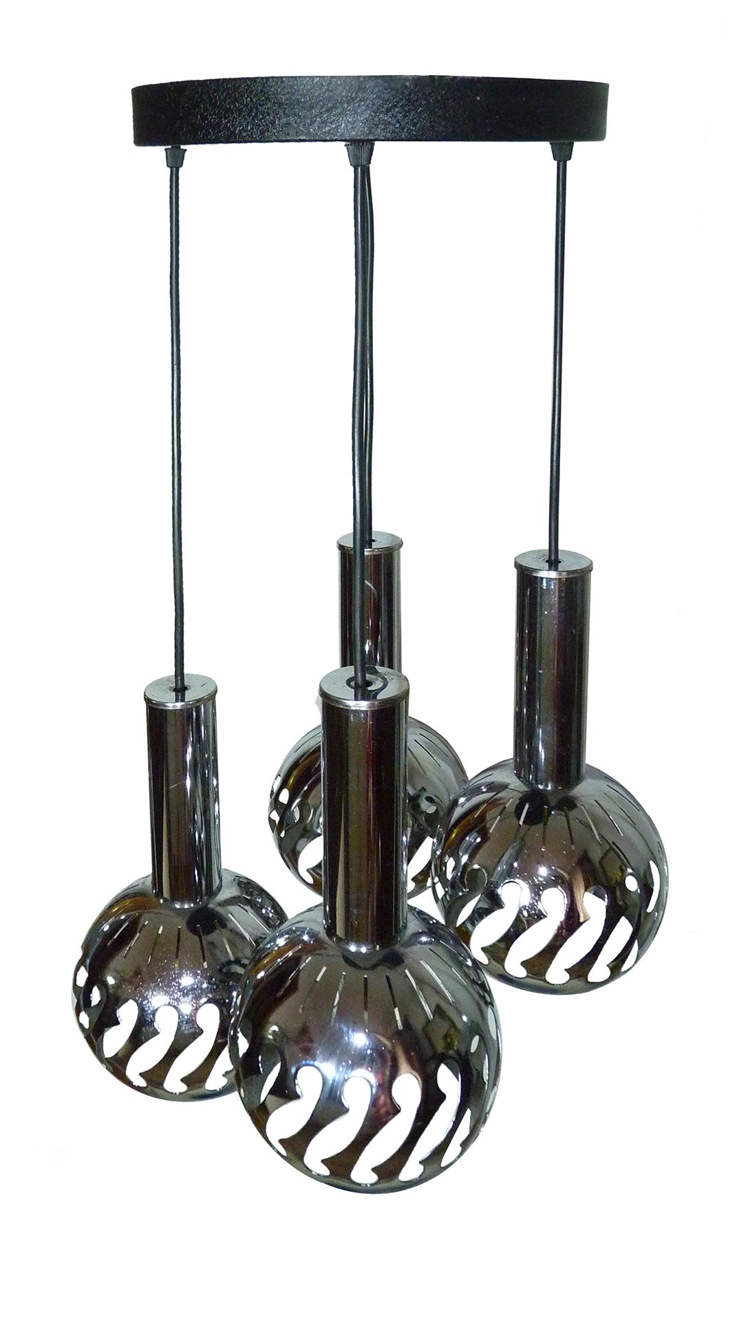 Vintage midcentury 1960s Italian Space Age chrome cascade 4-light pendant ceiling lamp,
Measures:
Diameter 17.7 in/ 45 cm
Height 30 in/ 75 cm
Weight 5 Kg / 12 lb
4-light bulbs E-27 / good working condition
Assembly required. Bulbs not included.