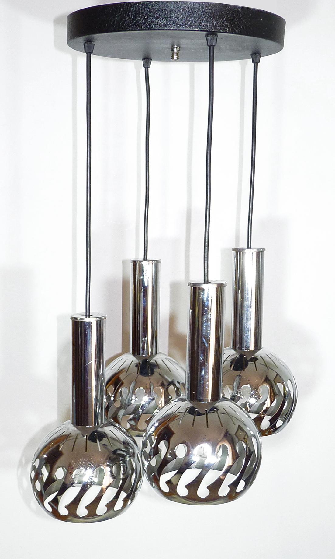 Mid-Century Modern Plafonnier à 4 lampes à suspension vintage en chrome de l'ère spatiale Sputnik avec cascade en vente