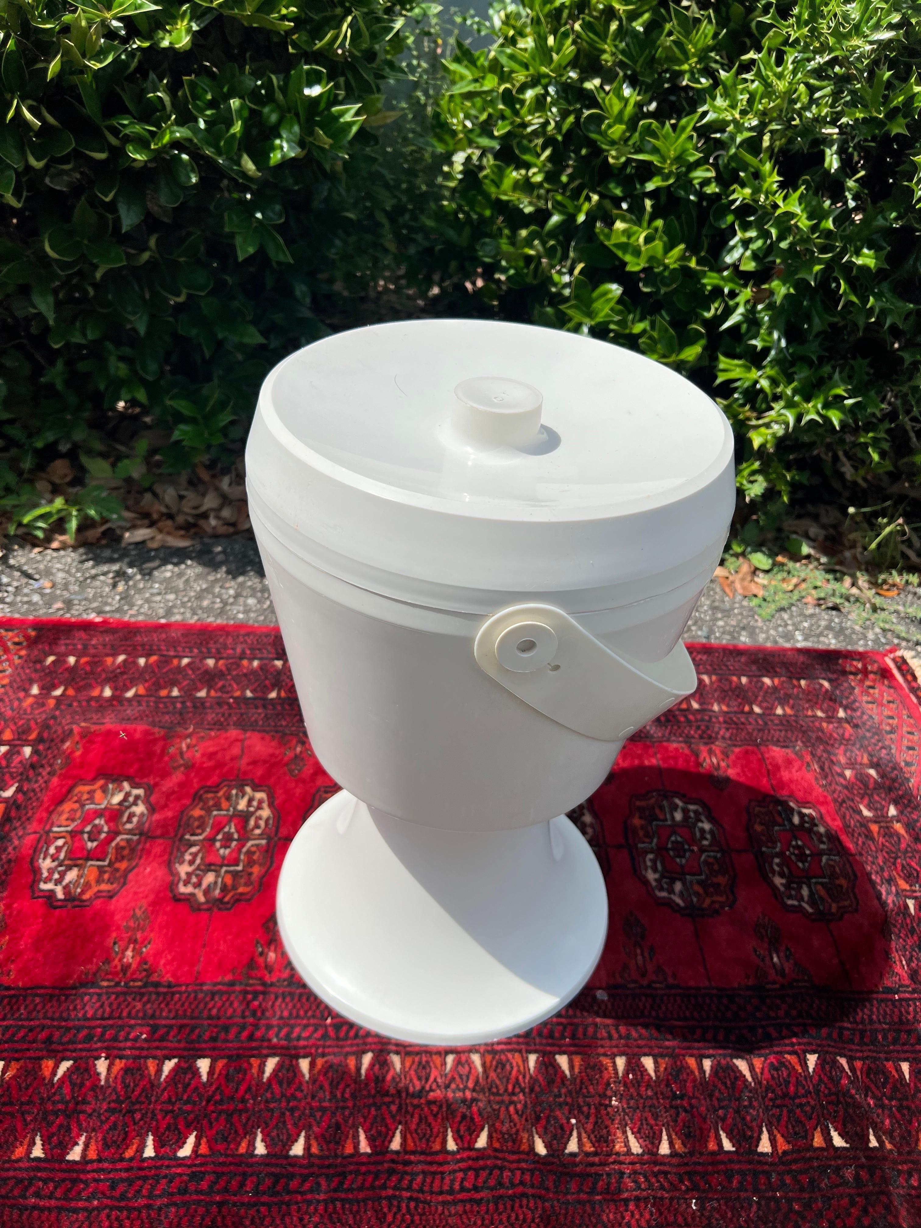 20th Century Vintage Space Age Standing Ice Bucket For Sale