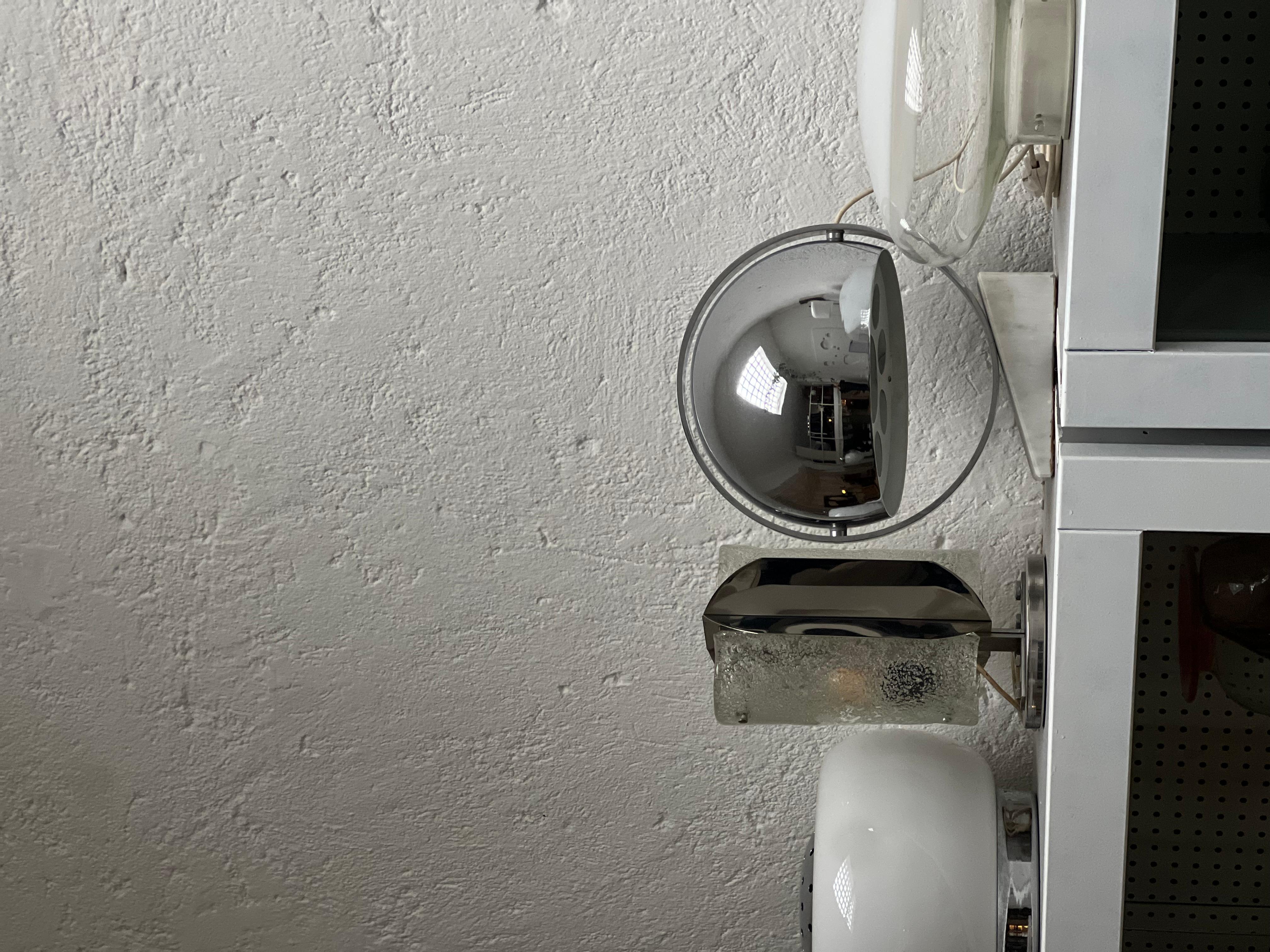 Lampe de table vintage de l'ère spatiale avec base en marbre et abat-jour tournant en métal chromé en vente 4