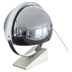 Lampe de table vintage de l'ère spatiale avec base en marbre et abat-jour tournant en métal chromé