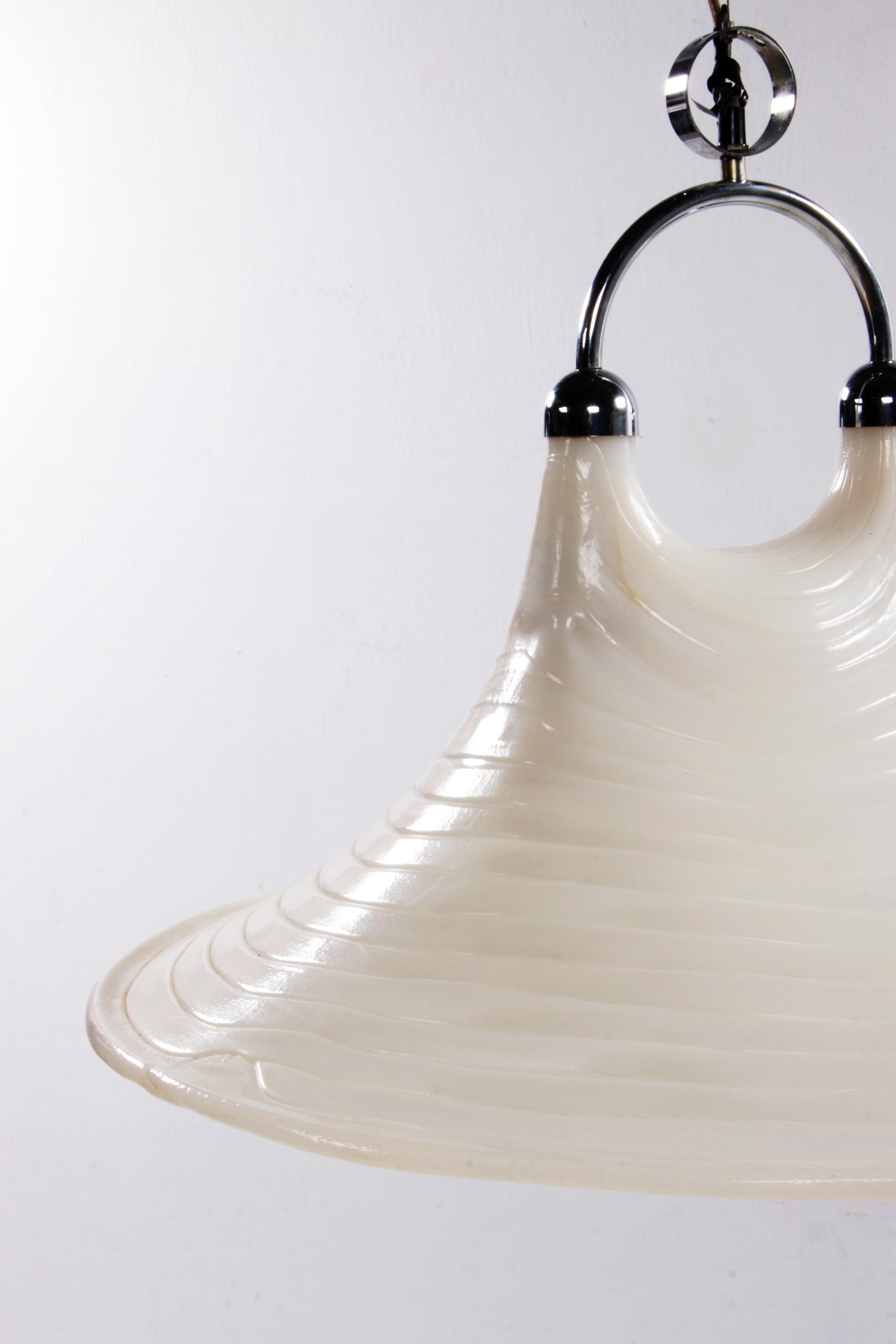 Fine XX secolo Vintage A Space AGE Lampada a sospensione bianca Cristallux Germania 70 in vendita