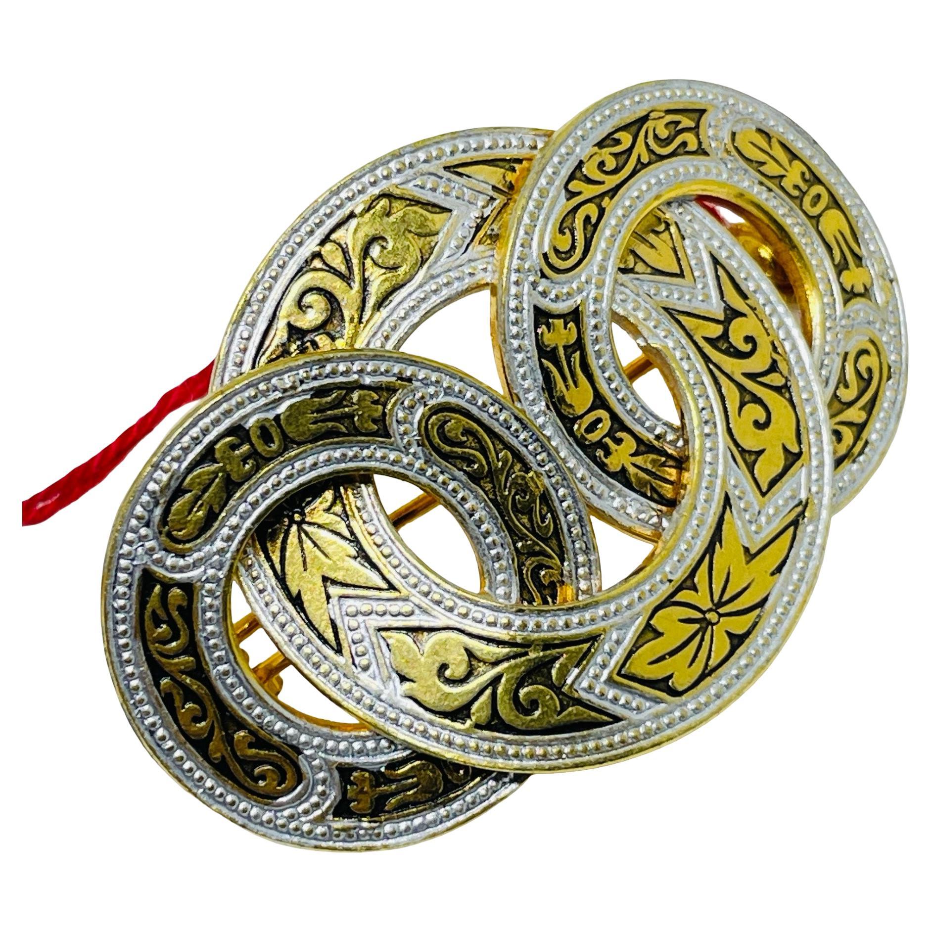 Spilla d
epoca SPAGNA damascata in oro nero di design