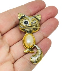 Vintage SPAIN damascene gold tone black faux pearl cat designer brooch