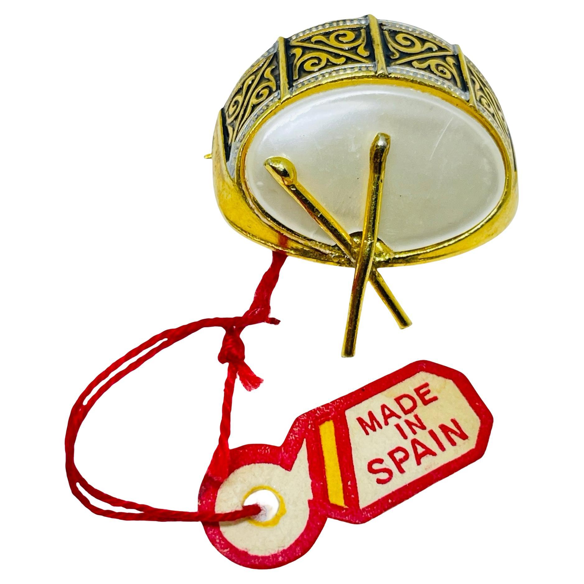 Vintage SPAIN Damaszener Gold Ton schwarz Perle Trommel Designer Brosche im Angebot