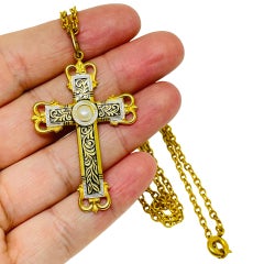 Vintage SPAIN damascene gold tone pearl black cross chain designer necklace
