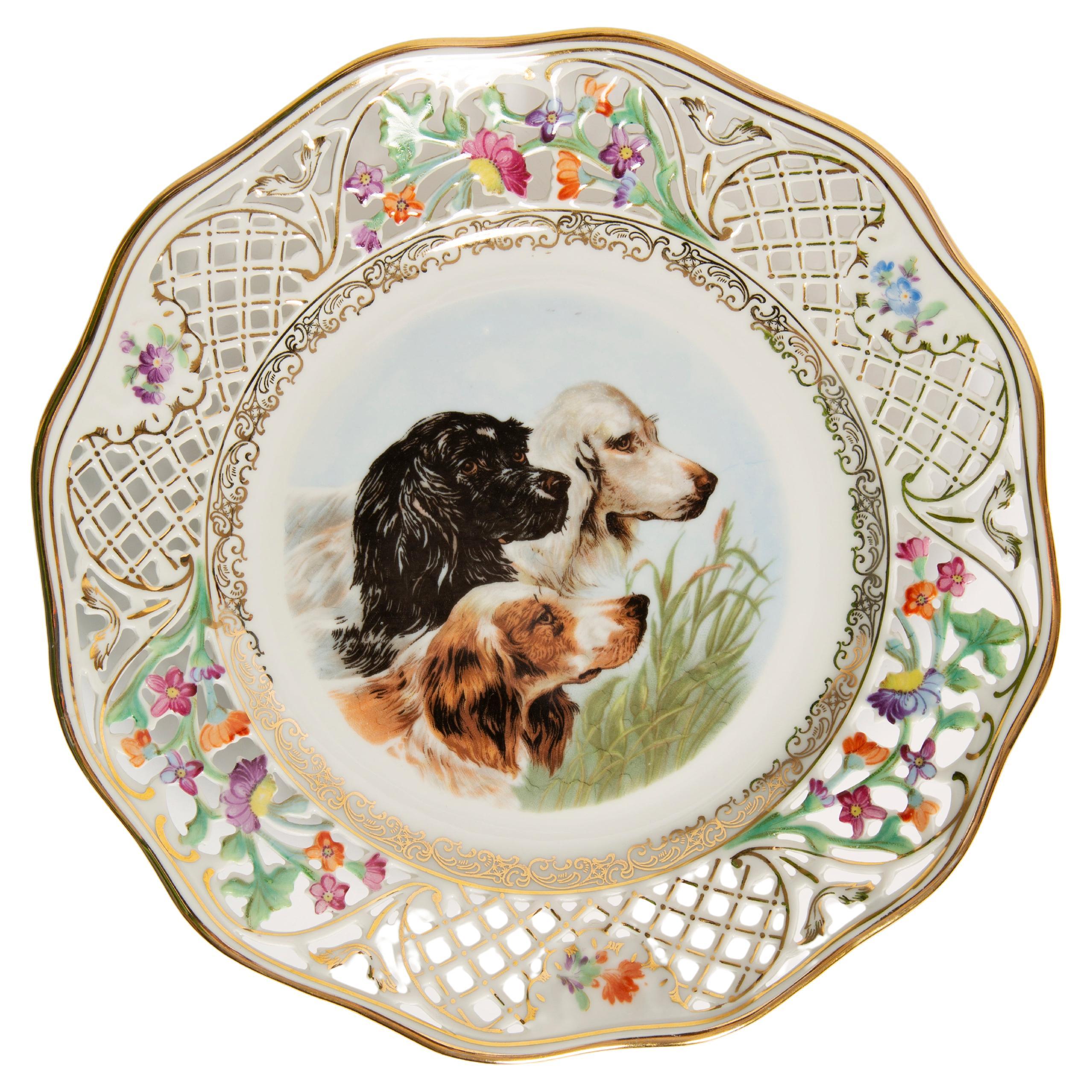 Assiette décorative en porcelaine vintage avec chien et fleurs d'épagneul, Allemagne, 1970 en vente