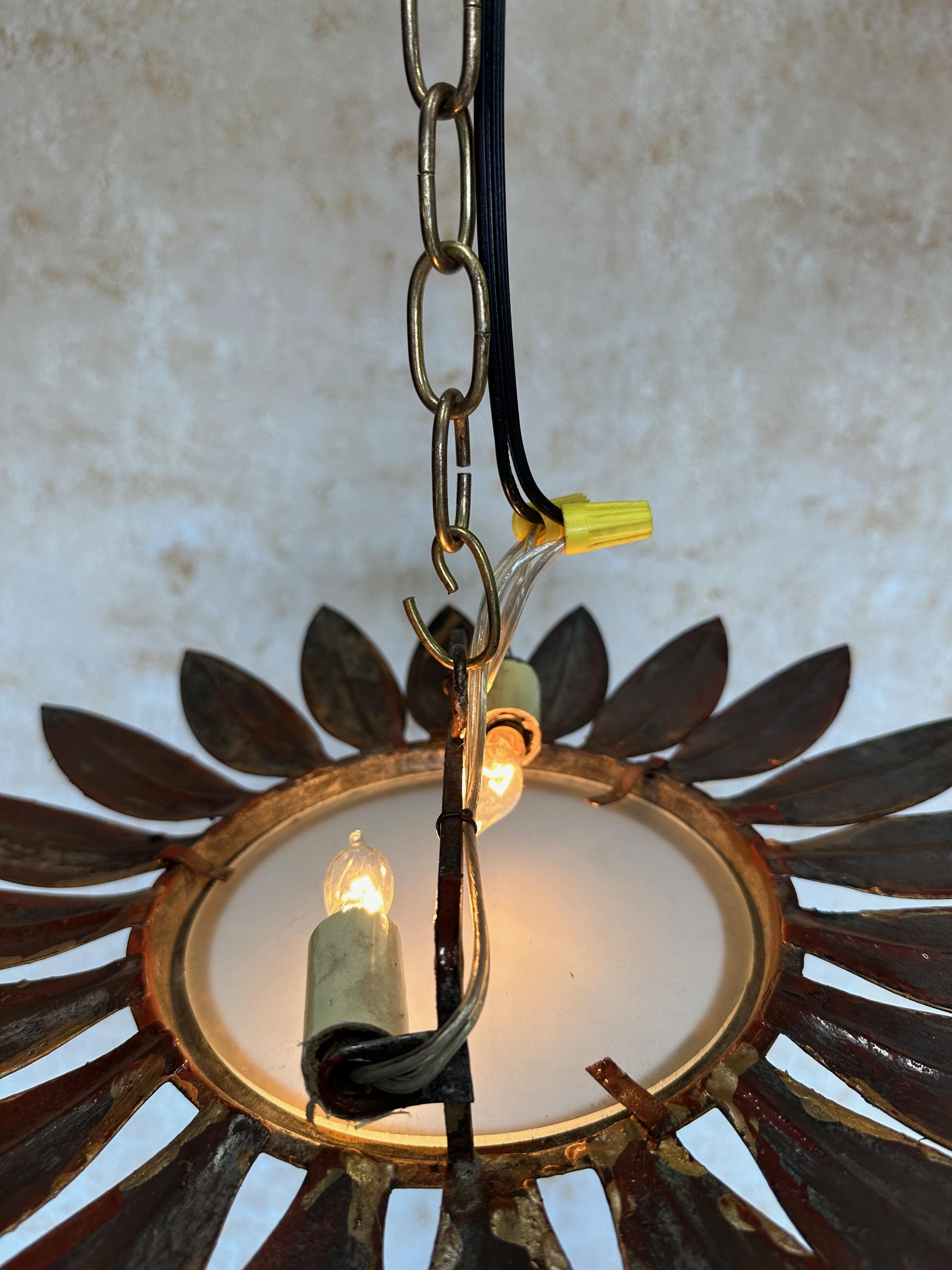 Plafonnier espagnol vintage en métal doré des années 1950 en vente 4