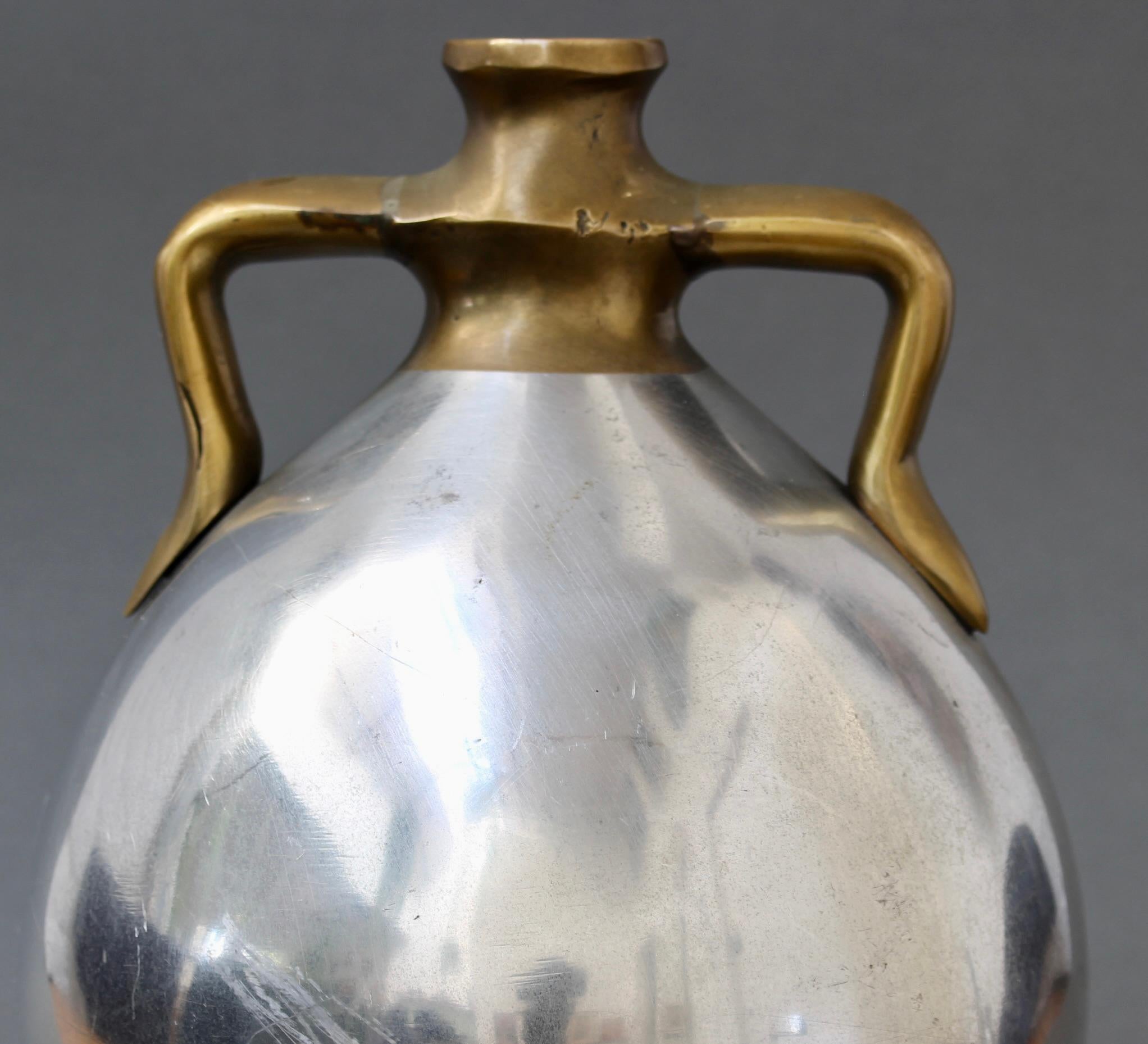Vase espagnol vintage en aluminium et laiton brutaliste de Alfonso Marquez  en vente 4