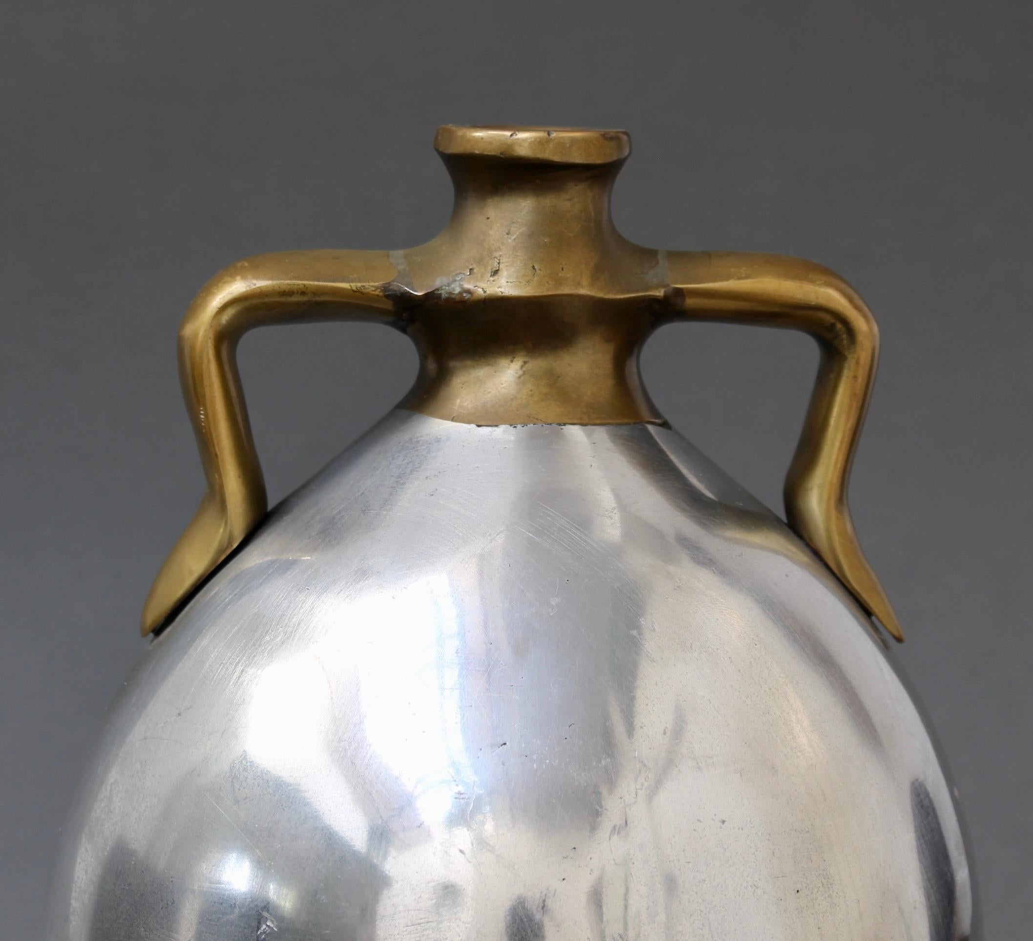 Aluminium Vase espagnol vintage en aluminium et laiton brutaliste de Alfonso Marquez  en vente