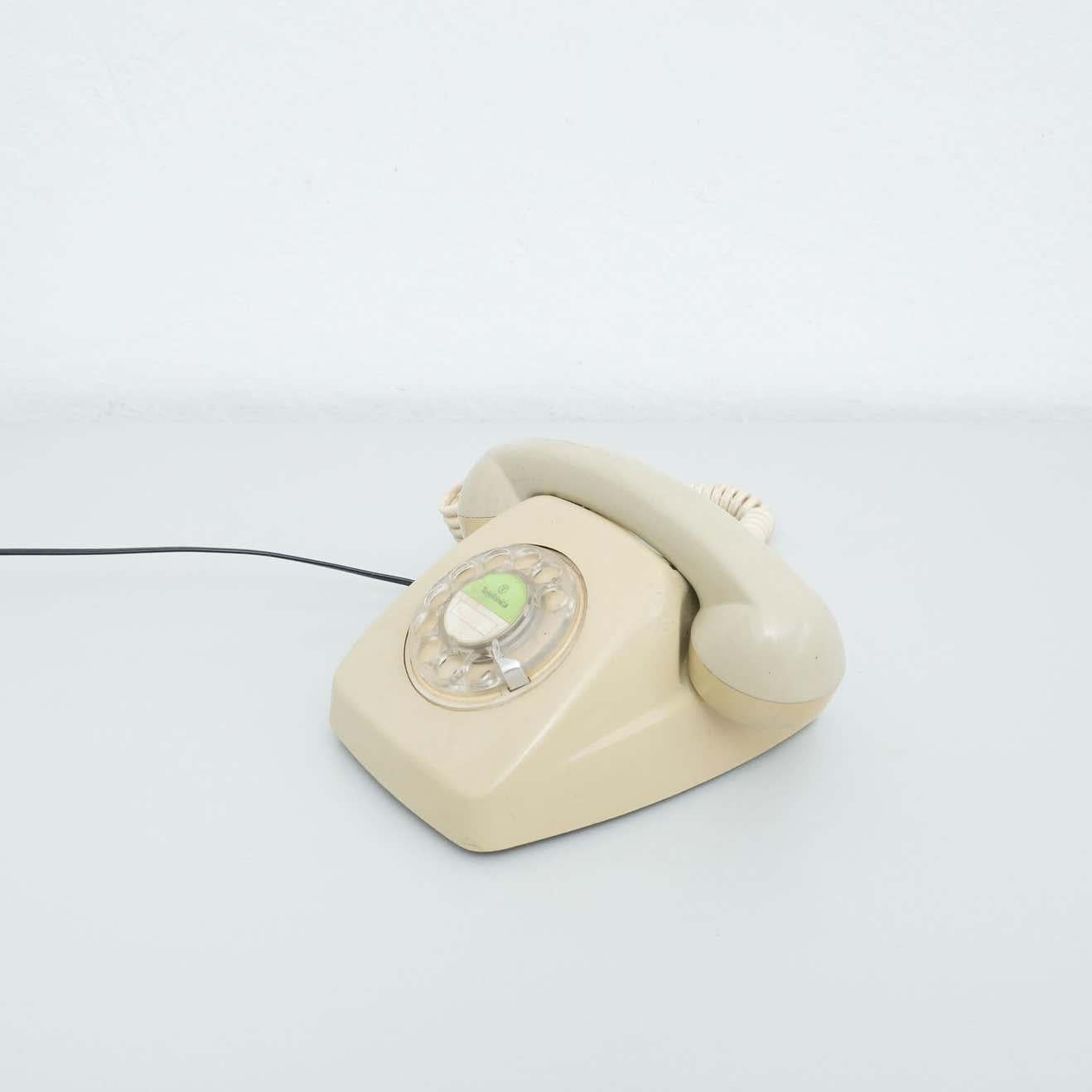 Vintage Spanish Analog Telephone by Telefonica, circa 1980 In Good Condition For Sale In Barcelona, Barcelona