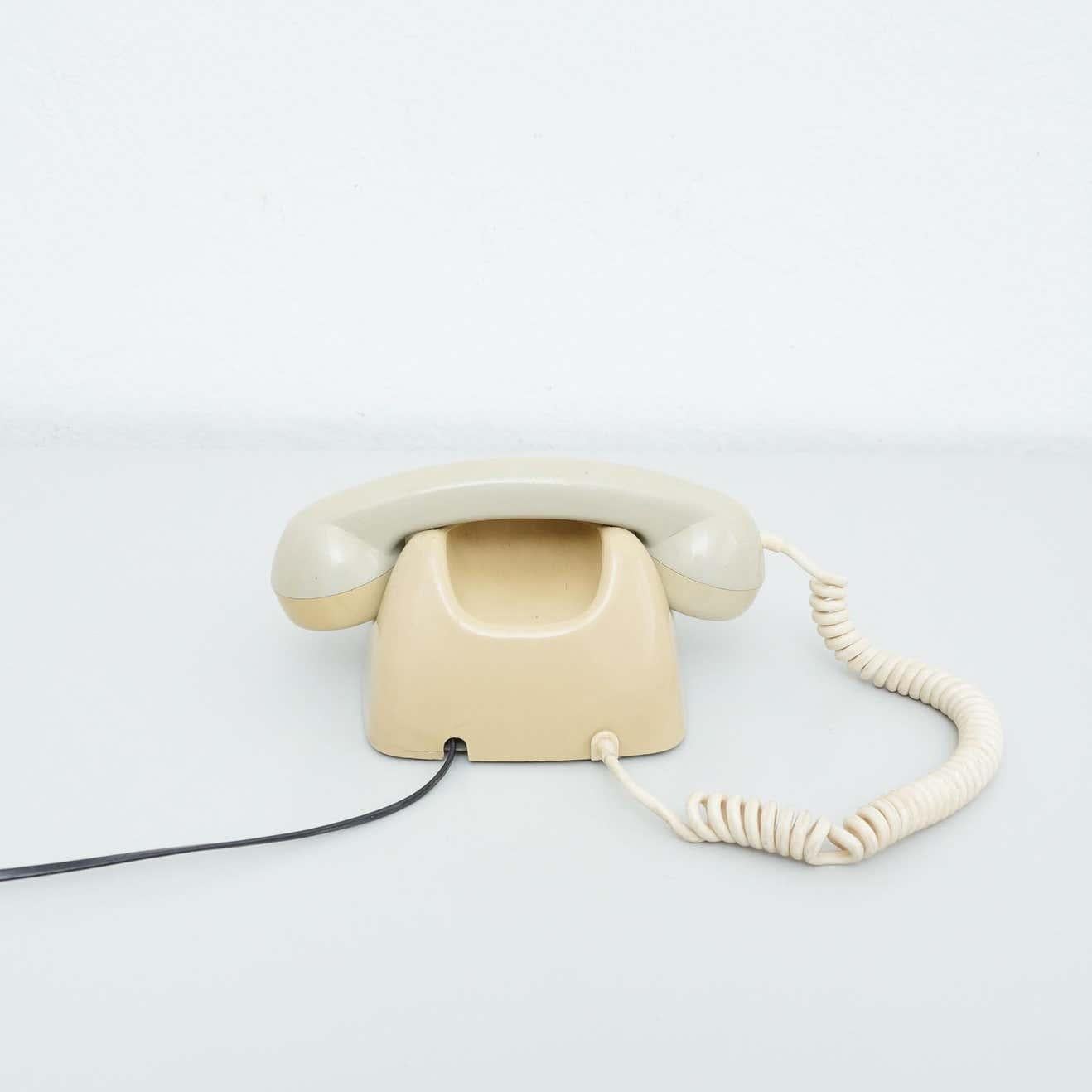 Teléfono analógico español vintage de Telefónica, hacia 1980 Español