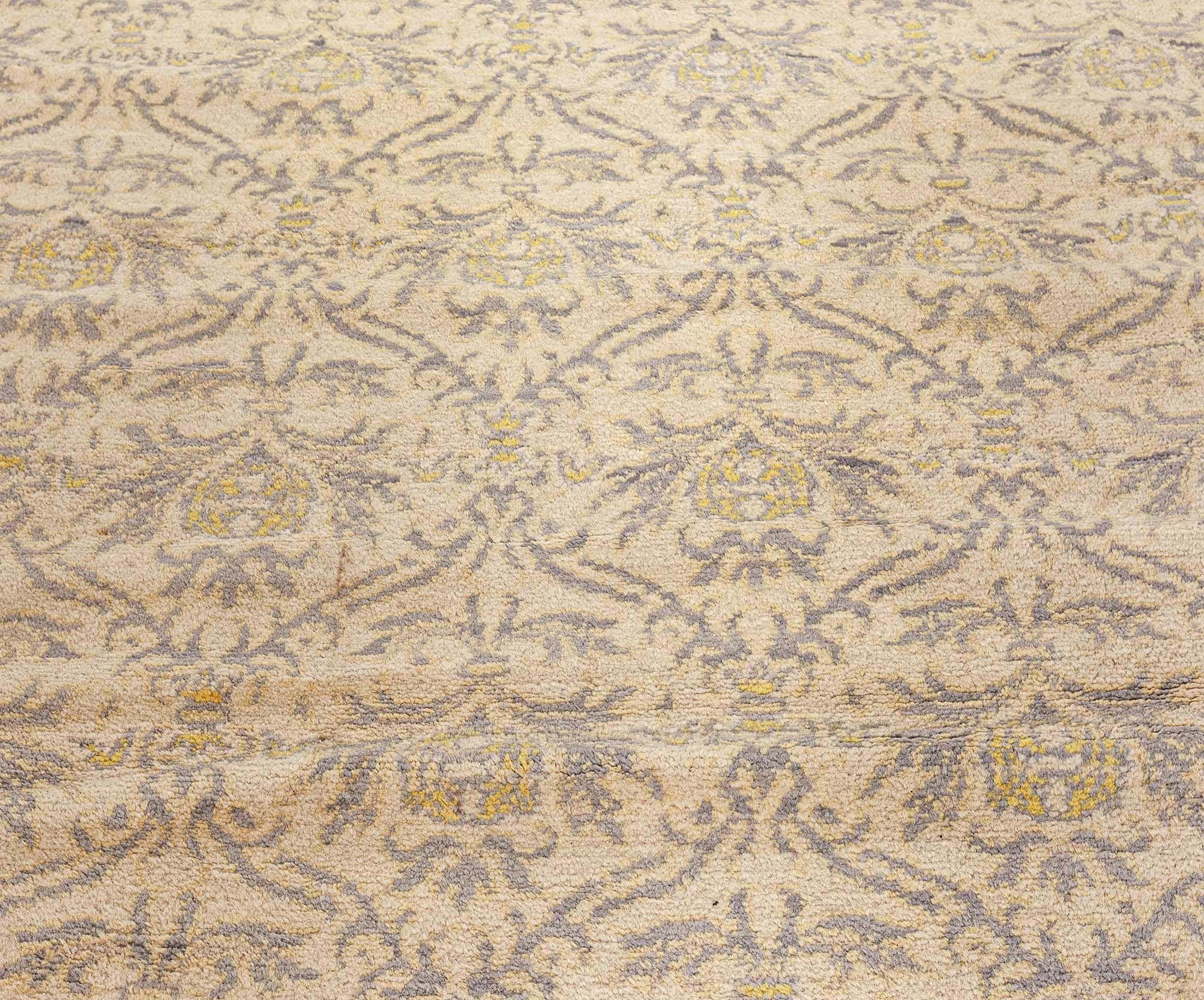 Vintage Spanish Area rug
Size: 15'1