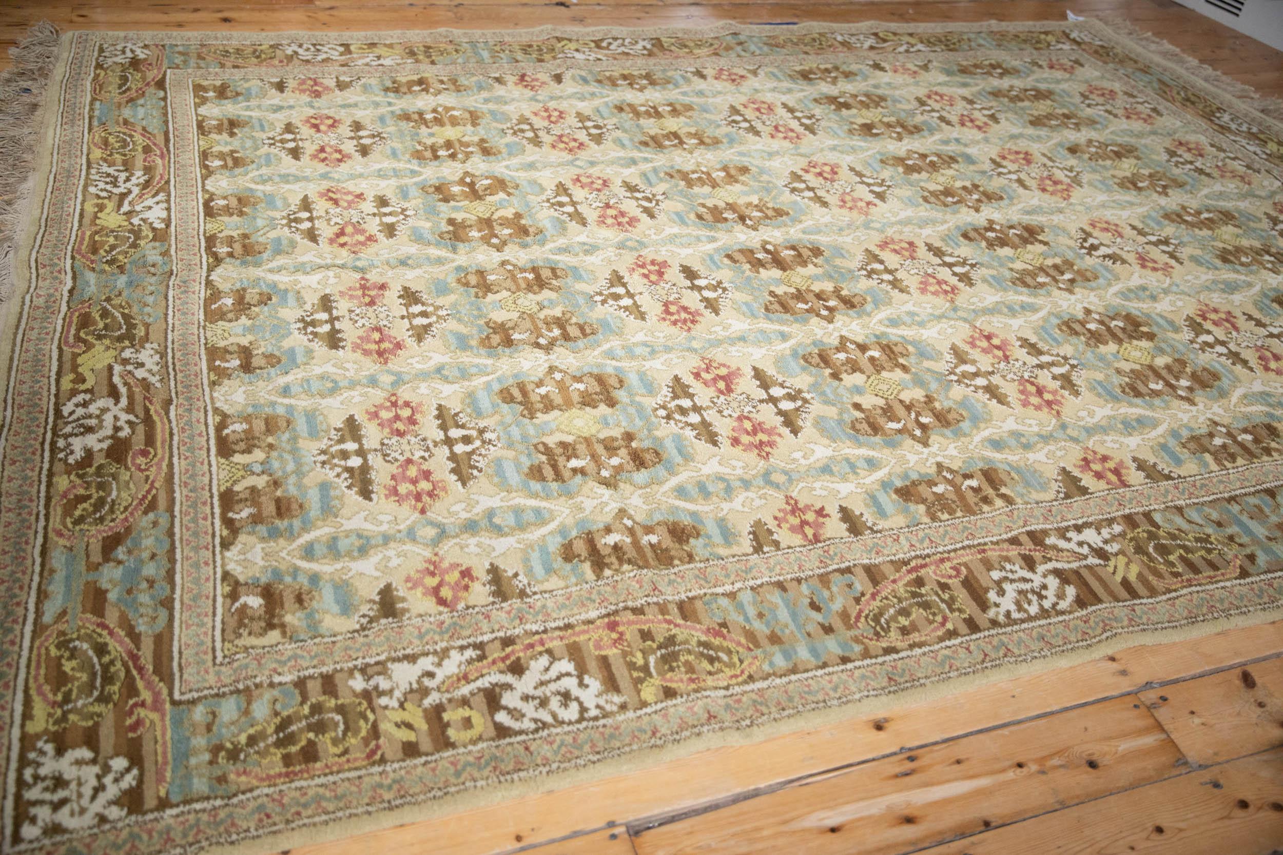 Vintage Spanish Arts And Crafts Design Carpet In Good Condition For Sale In Katonah, NY