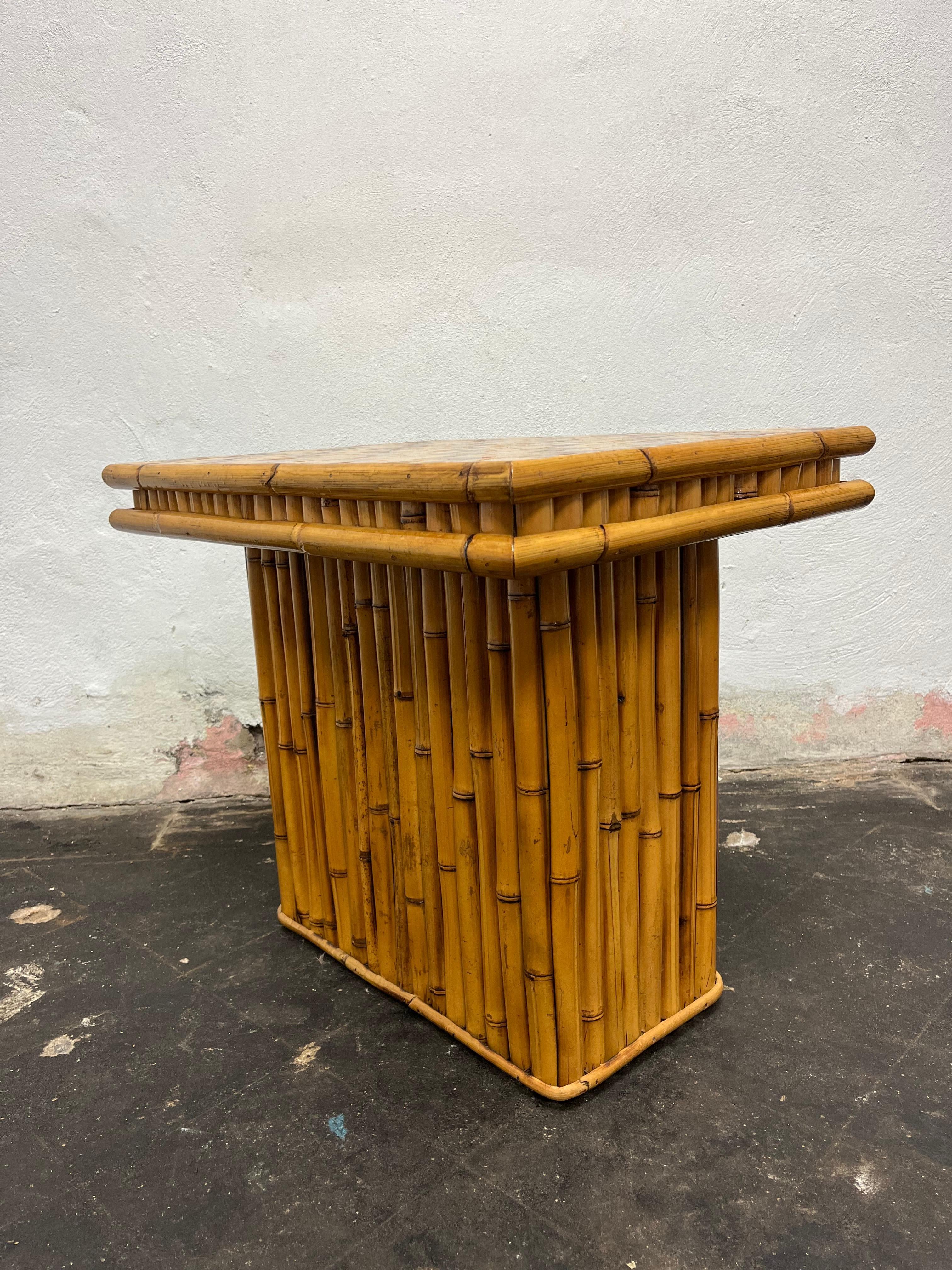 Mid-Century Modern Table d'extrémité bambou vintage en vente