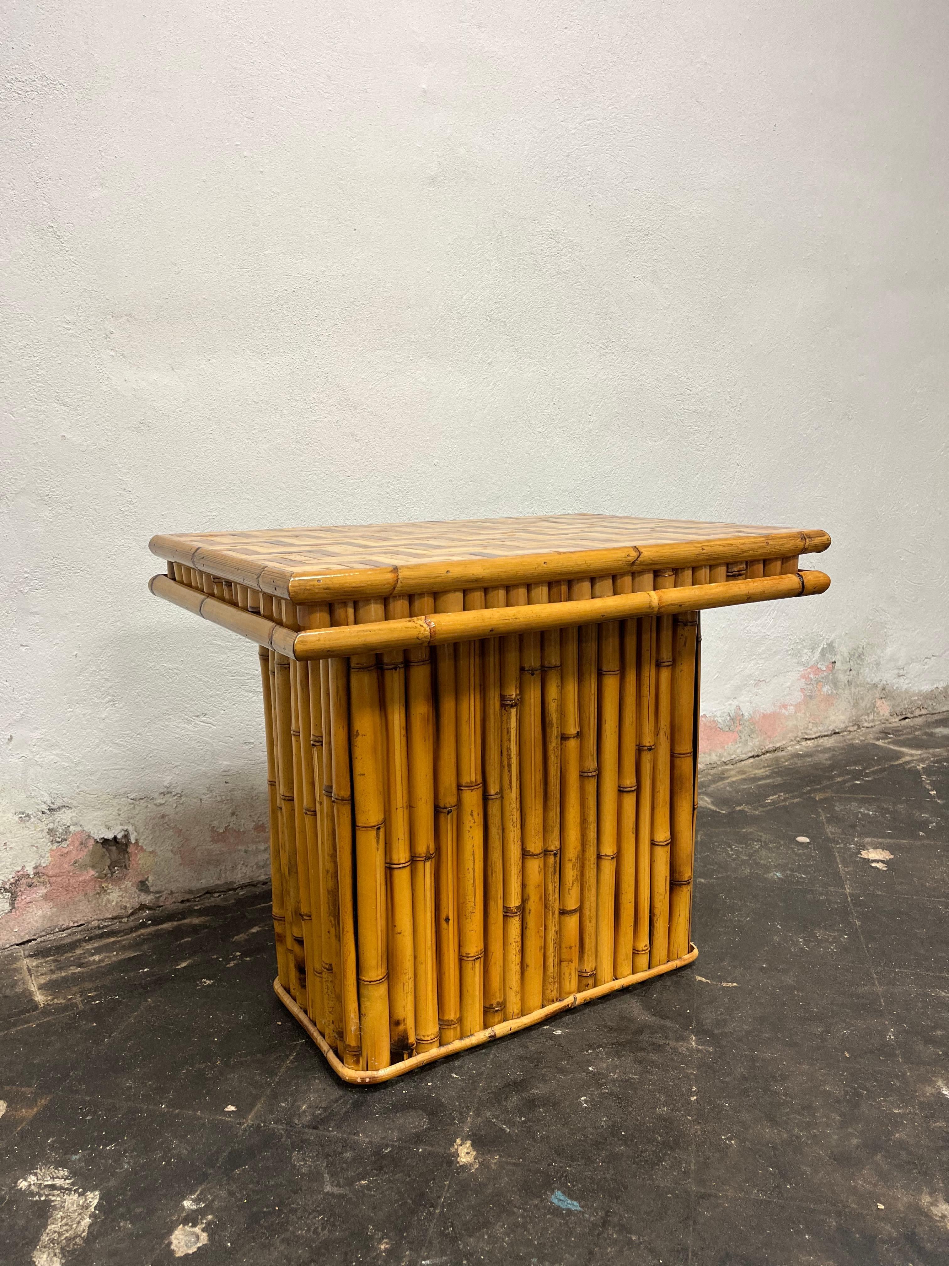 Table d'extrémité bambou vintage Bon état - En vente à W Allenhurst, NJ
