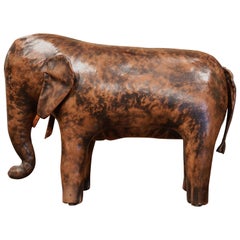 Tabouret espagnol vintage en cuir marron sculpté d'éléphant avec pieds