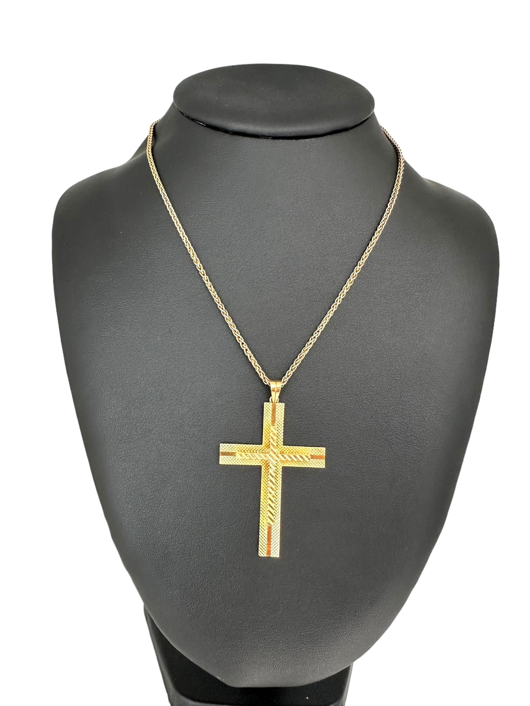 Vintage Spanish Cross 18 karat Yellow Gold For Sale 1