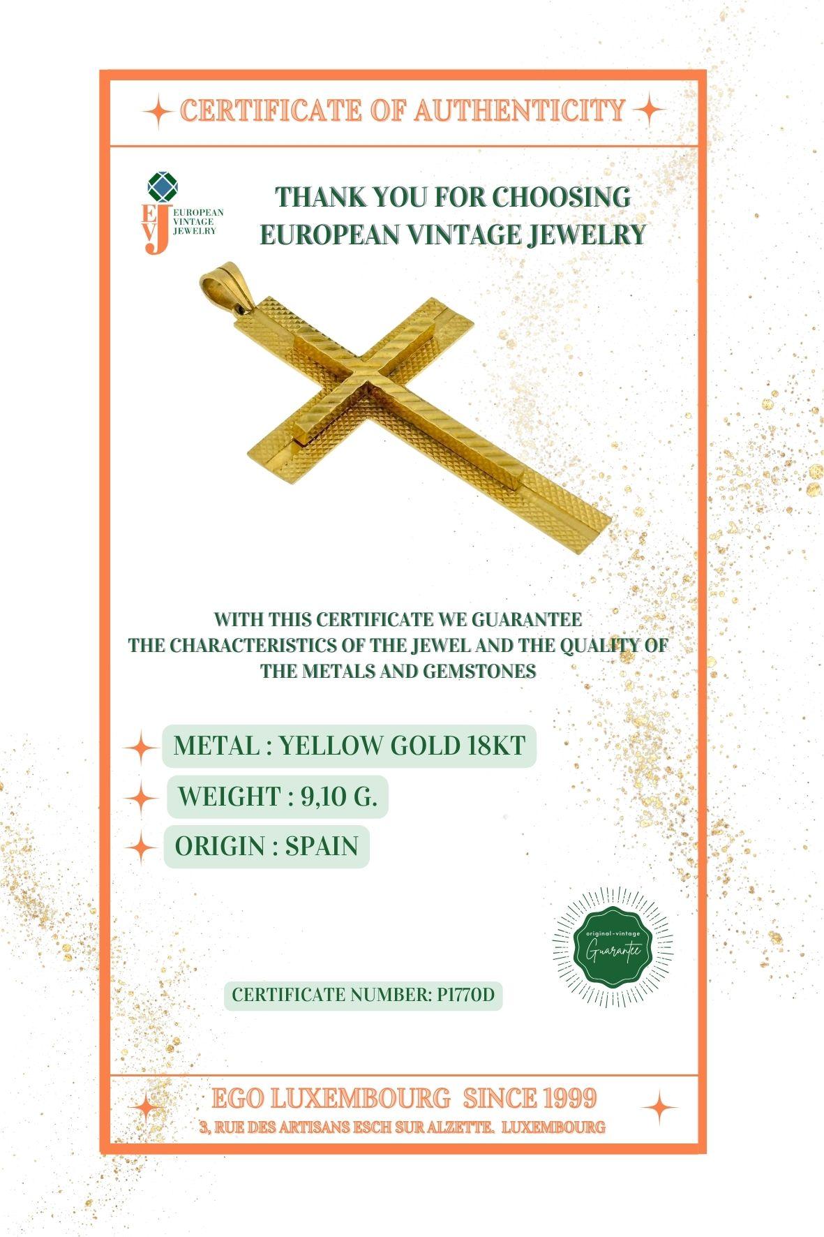 Vintage Spanish Cross 18 karat Yellow Gold For Sale 3