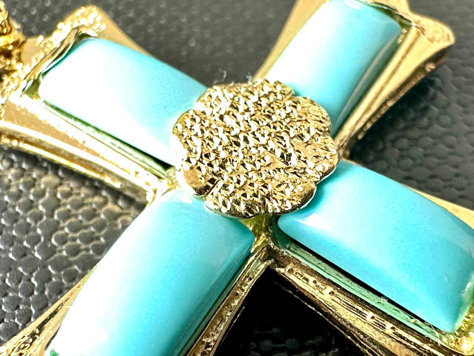 Vintage Spanish Cross 18 Karat Yellow Gold and Turquoise In Excellent Condition For Sale In Esch-Sur-Alzette, LU