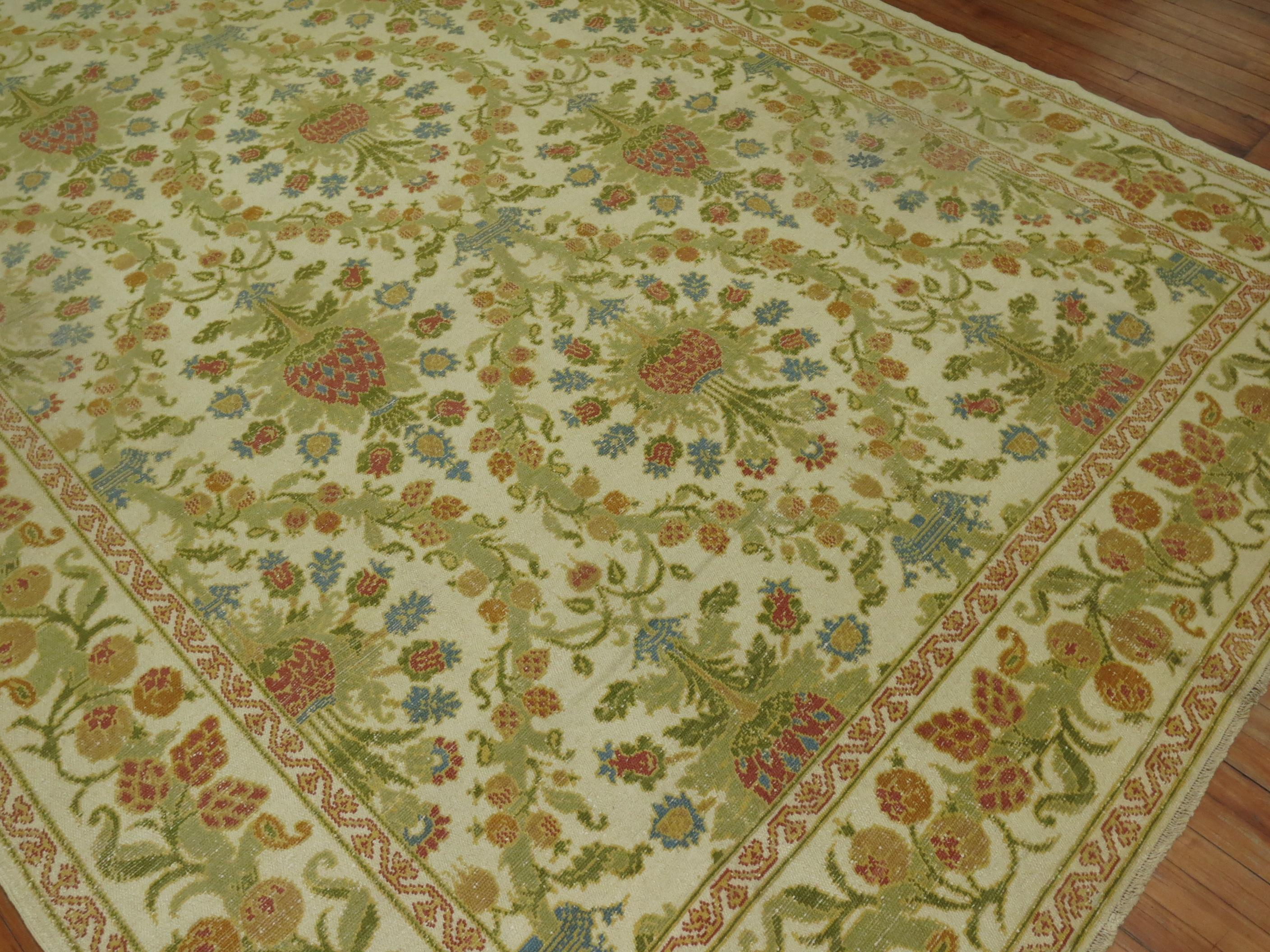 Spanischer Cuenca-Teppich im Vintage-Stil im Zustand „Gut“ im Angebot in New York, NY