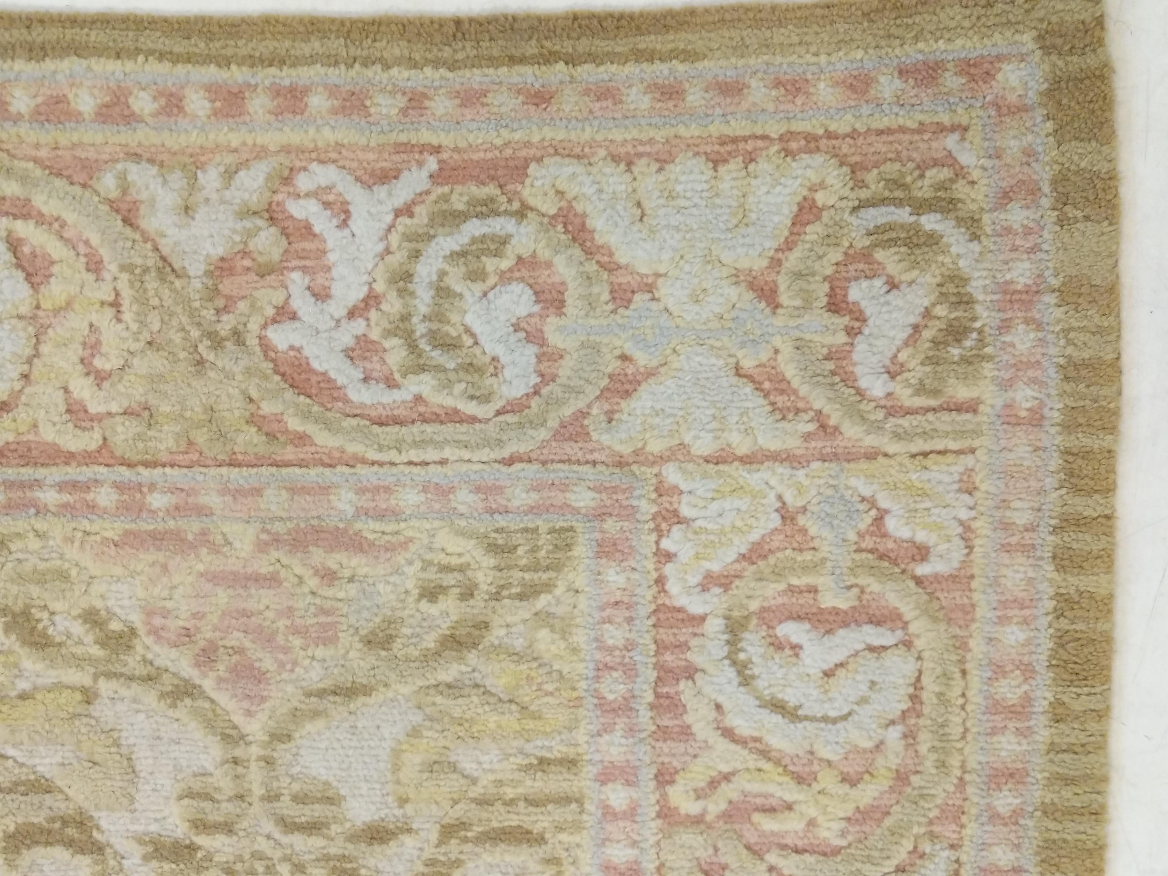 Spanischer Cuenca-Teppich im Vintage-Stil mit Palmette-Design aus der Renaissance im Angebot 5
