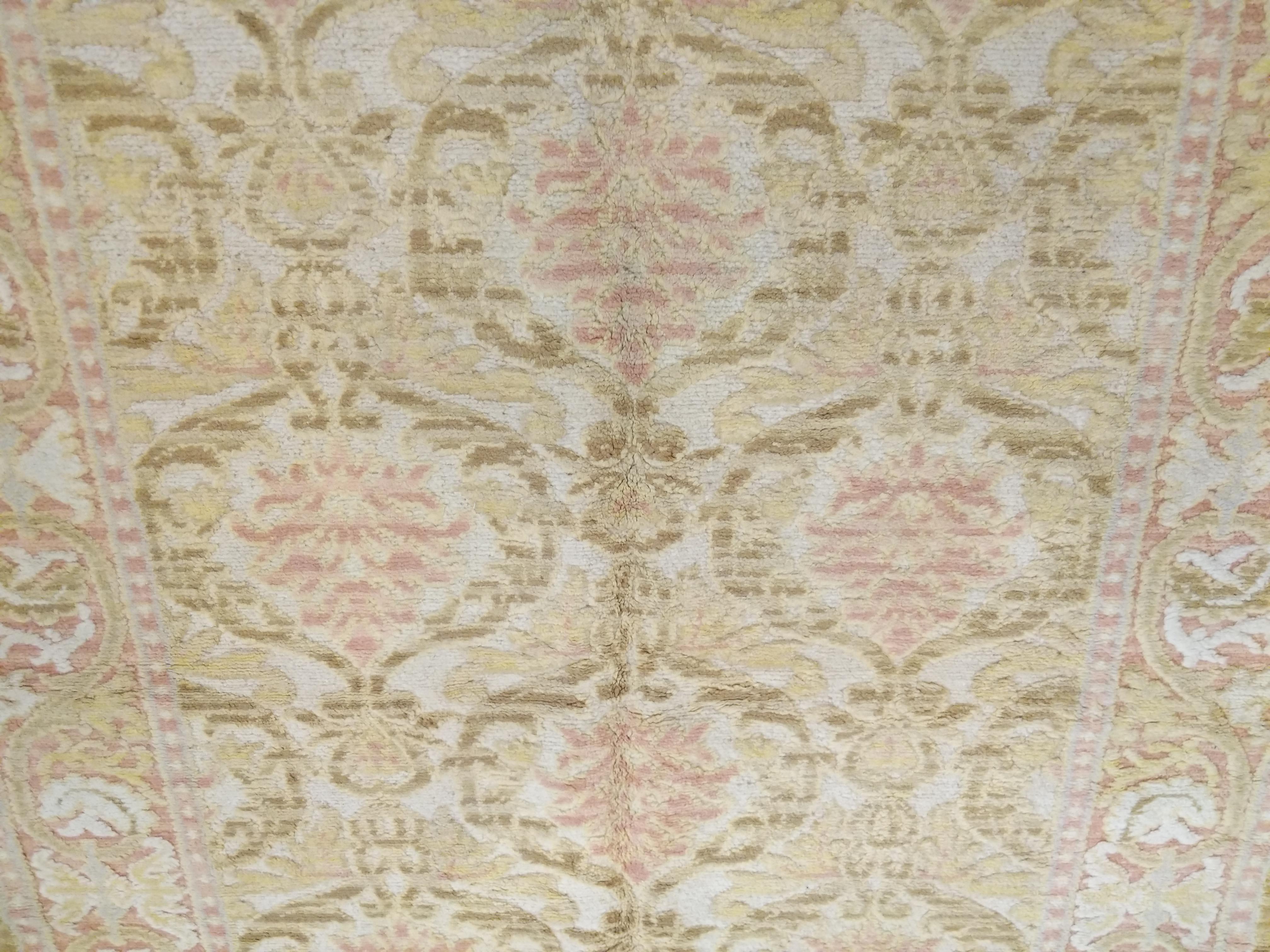 Spanischer Cuenca-Teppich im Vintage-Stil mit Palmette-Design aus der Renaissance im Angebot 8
