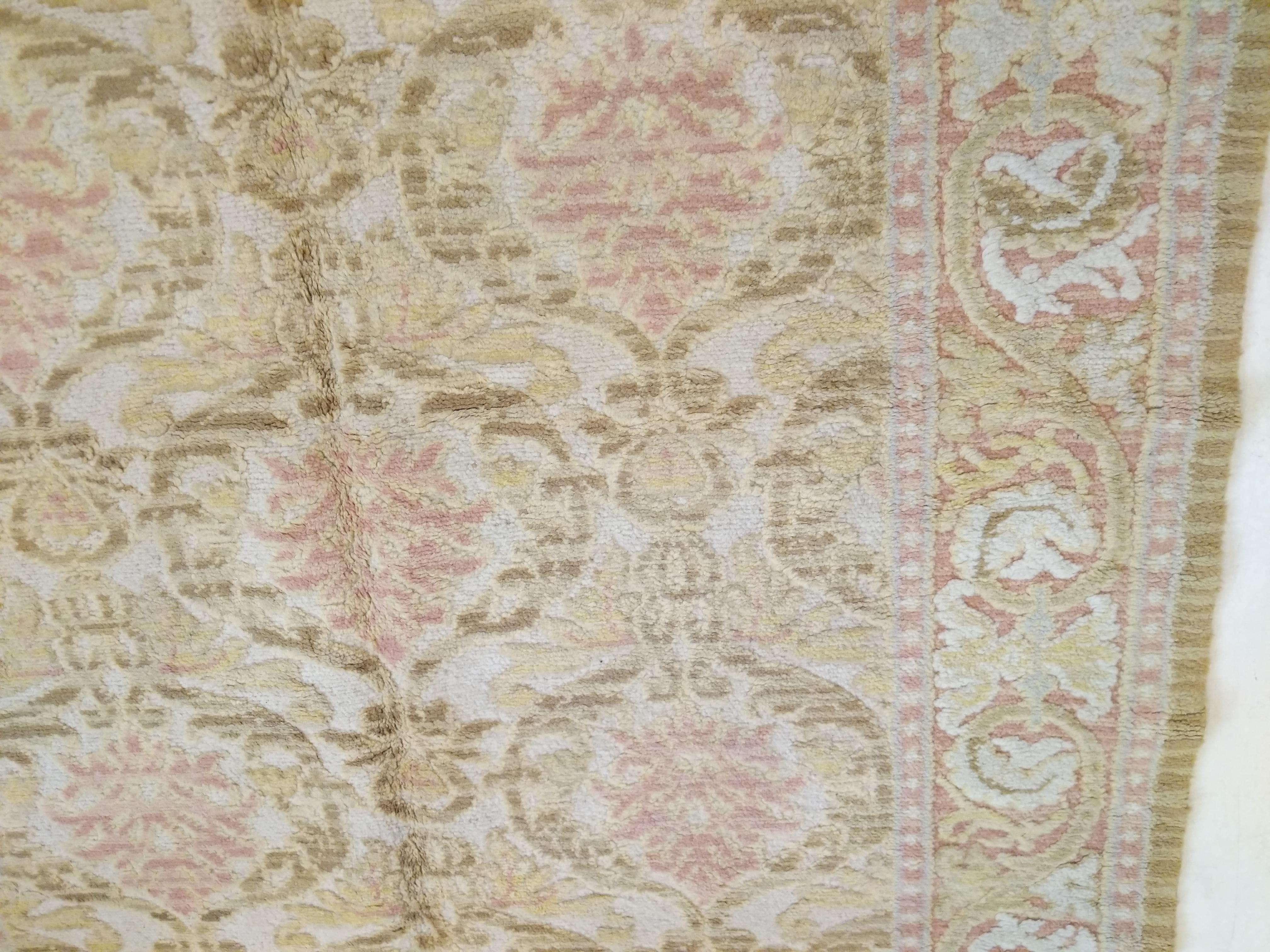 Spanischer Cuenca-Teppich im Vintage-Stil mit Palmette-Design aus der Renaissance im Angebot 9