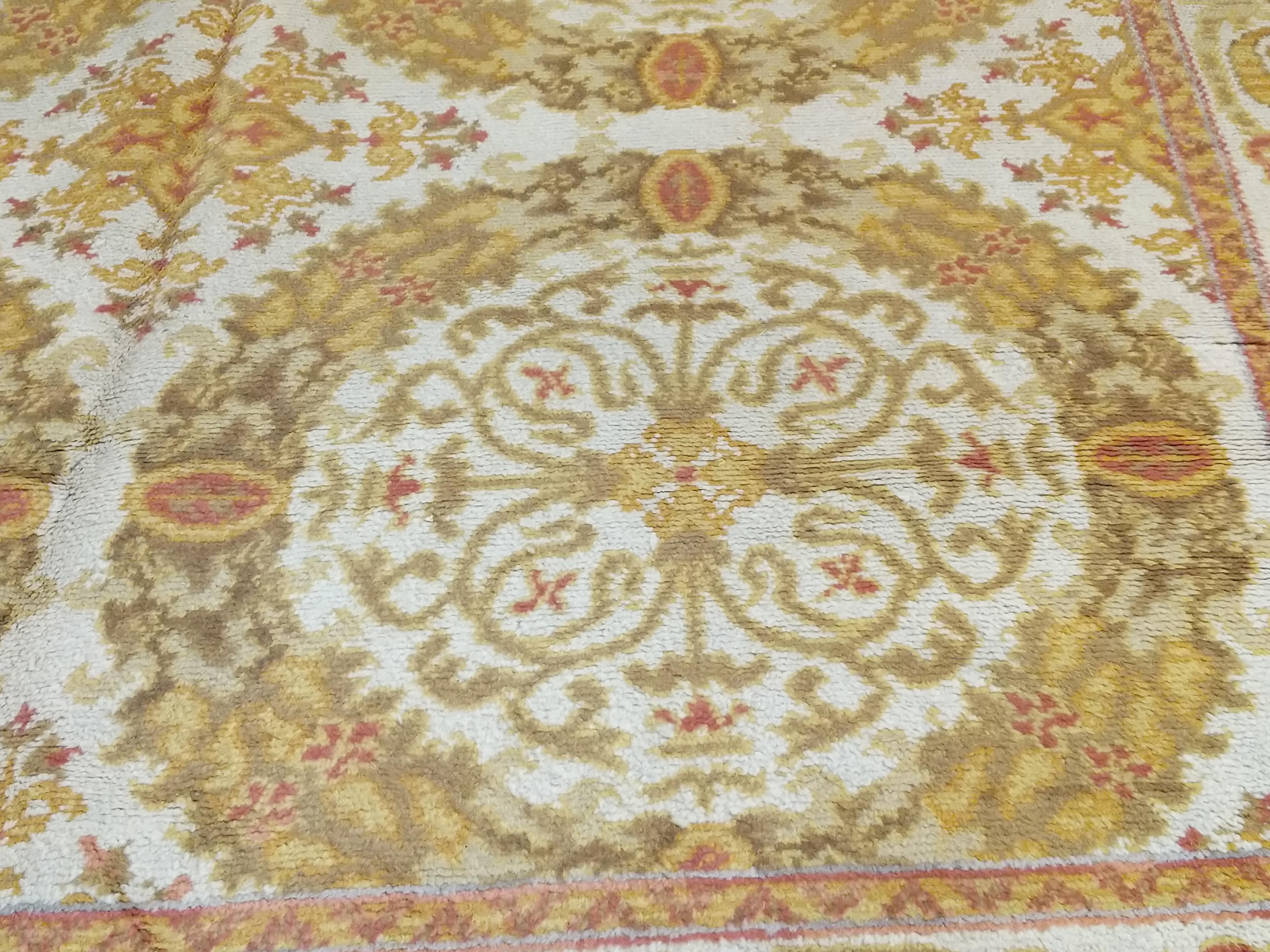 Vintage Spanish Cuenca Rug with Renaissance Wreath Pattern  For Sale 2