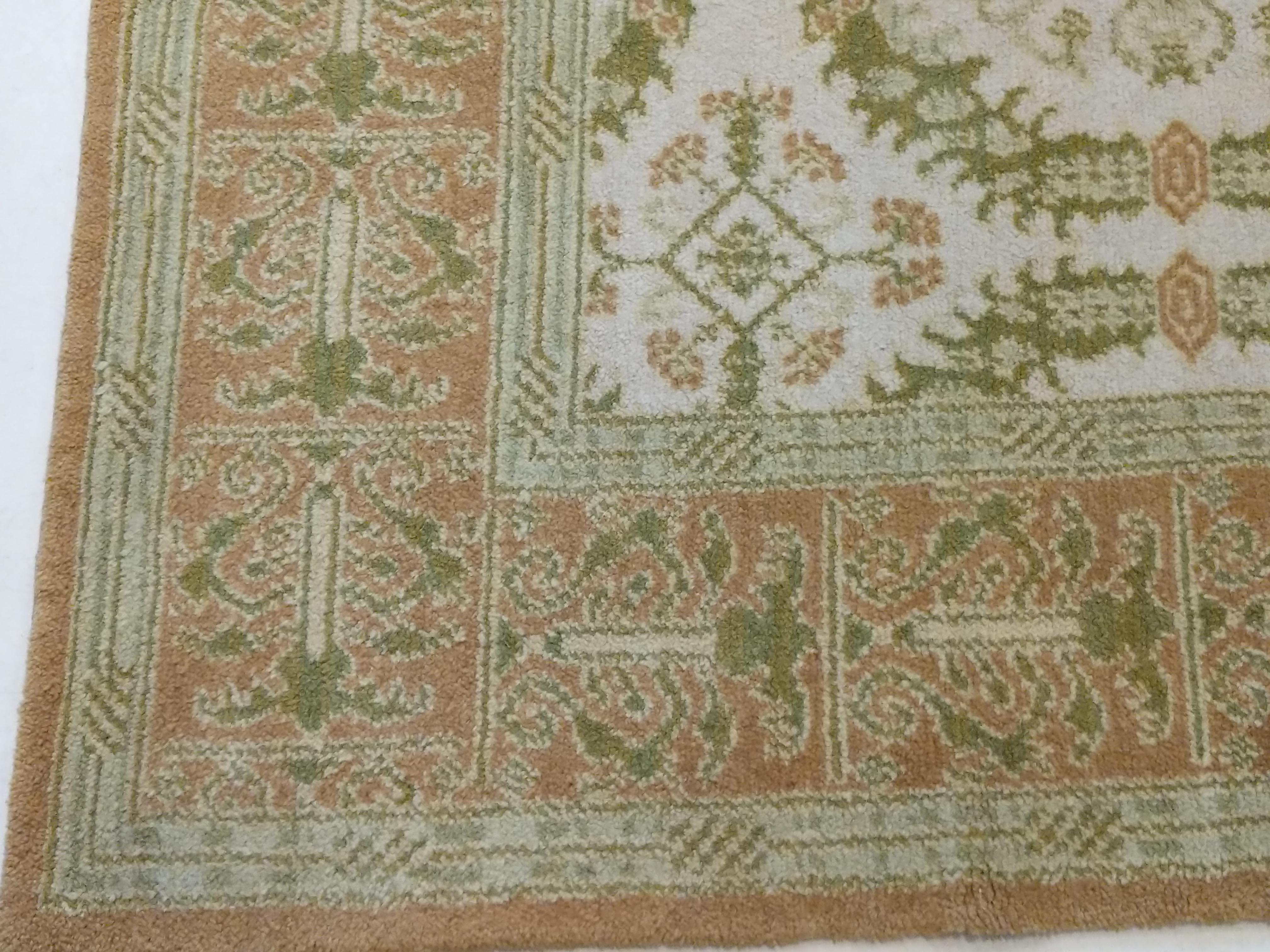 Vintage Spanish Cuenca Rug with Renaissance Wreath Pattern For Sale 5