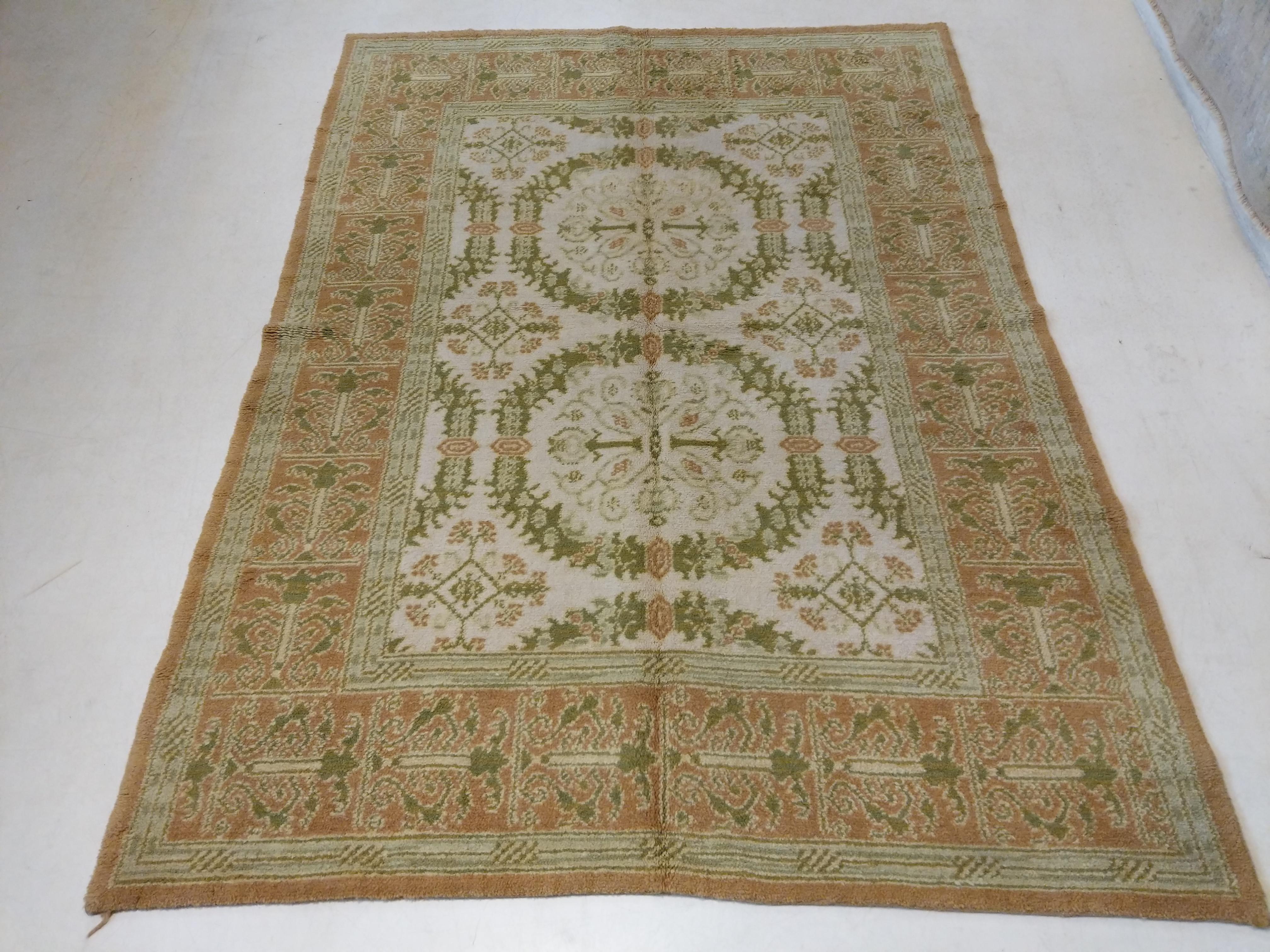 Vintage Spanish Cuenca Rug with Renaissance Wreath Pattern For Sale 6