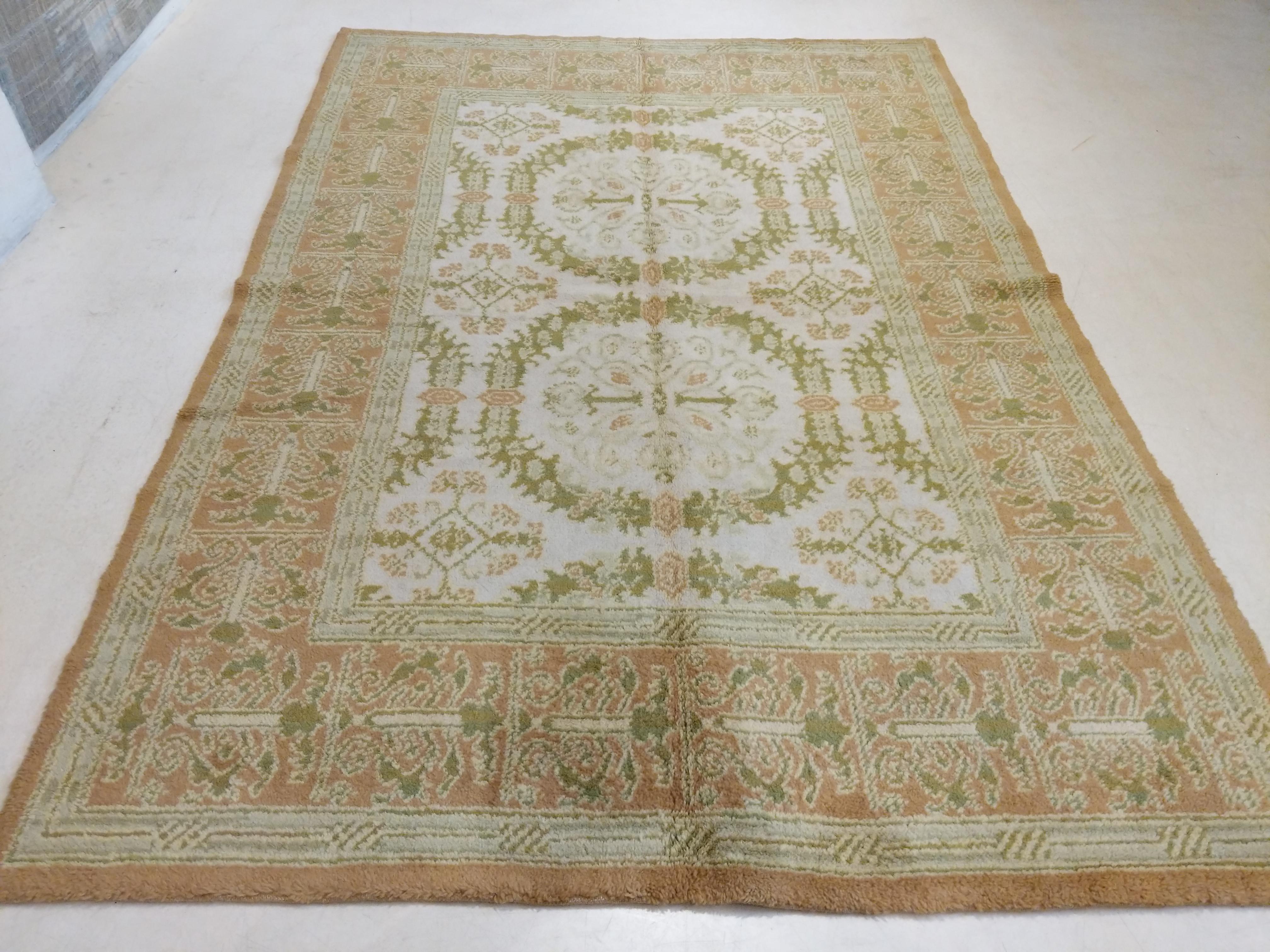 Vintage Spanish Cuenca Rug with Renaissance Wreath Pattern For Sale 1