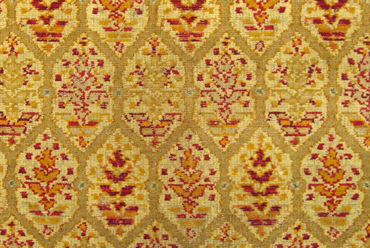 Spanischer doppelseitiger Vintage-Teppich, in Zimmergre, mit Kartuschen im Zustand „Gut“ im Angebot in New York, NY