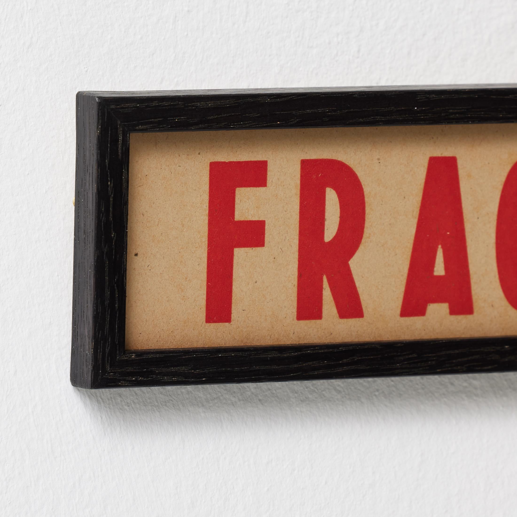 Vintage Spanish Framed Poster – “FRAGIL” in Modern Typography, Circa 1950 In Good Condition For Sale In Barcelona, ES