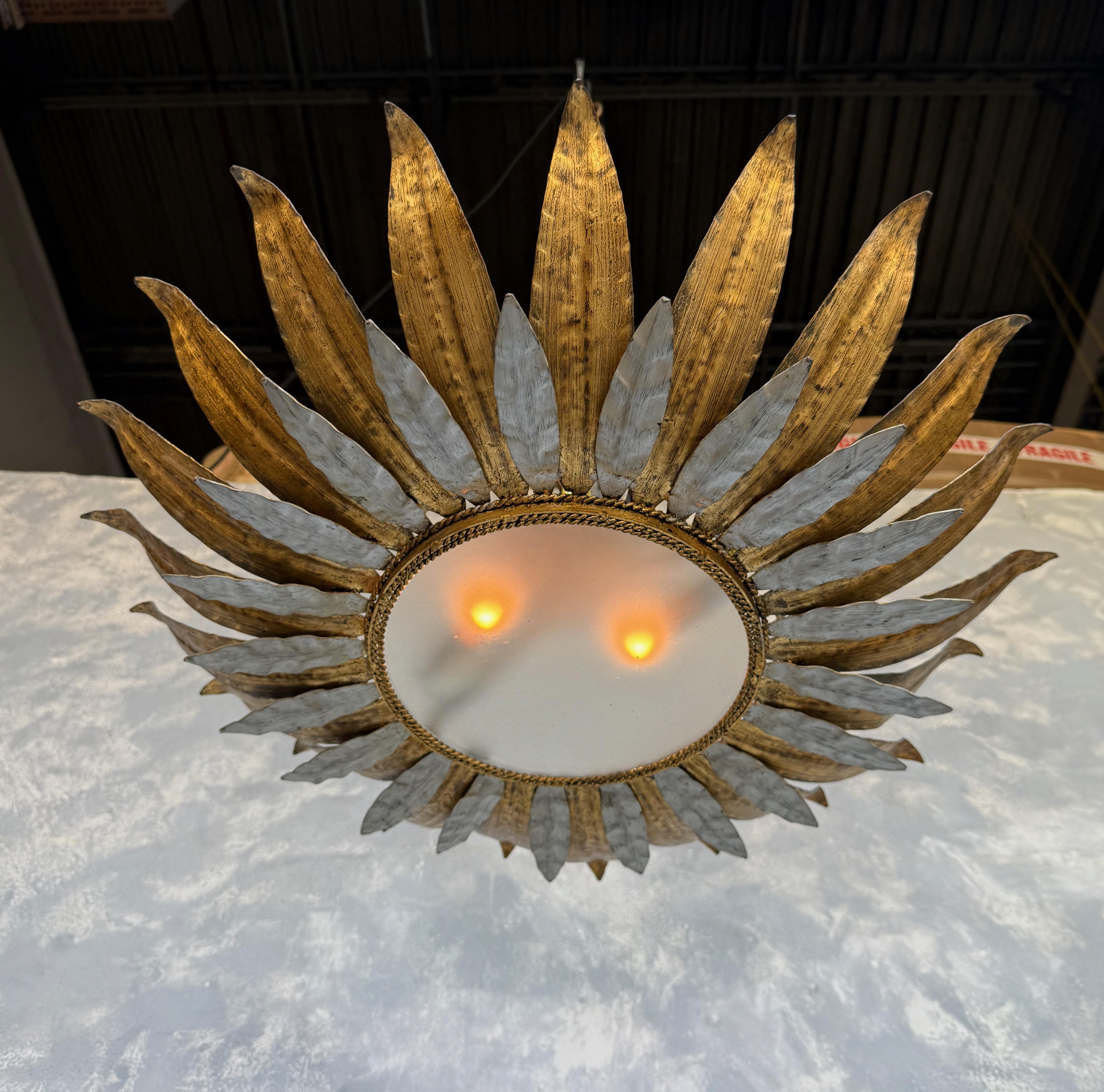 Plafonnier vintage espagnol en métal doré et argenté en vente 8