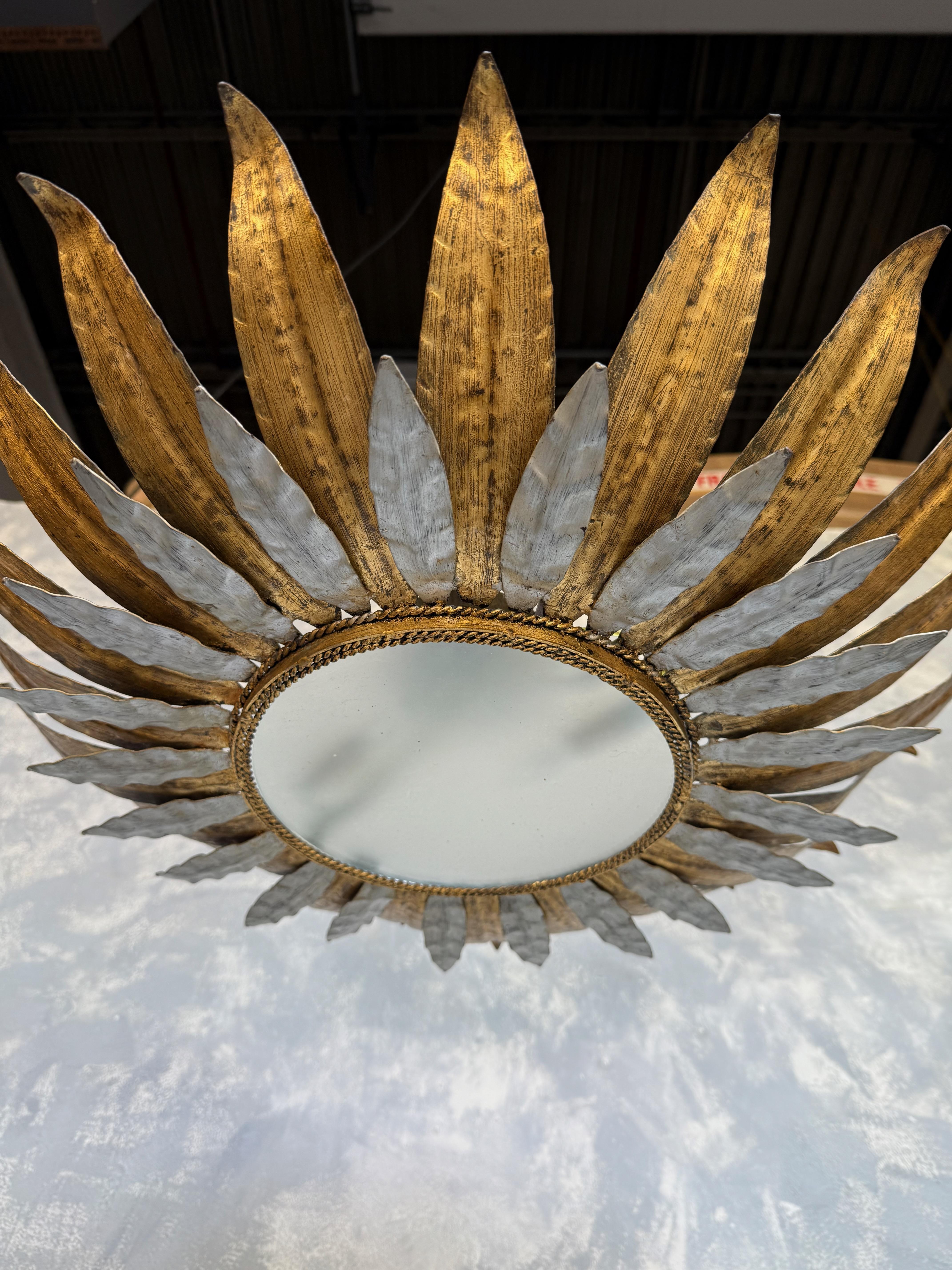Plafonnier vintage espagnol en métal doré et argenté Bon état - En vente à Buchanan, NY