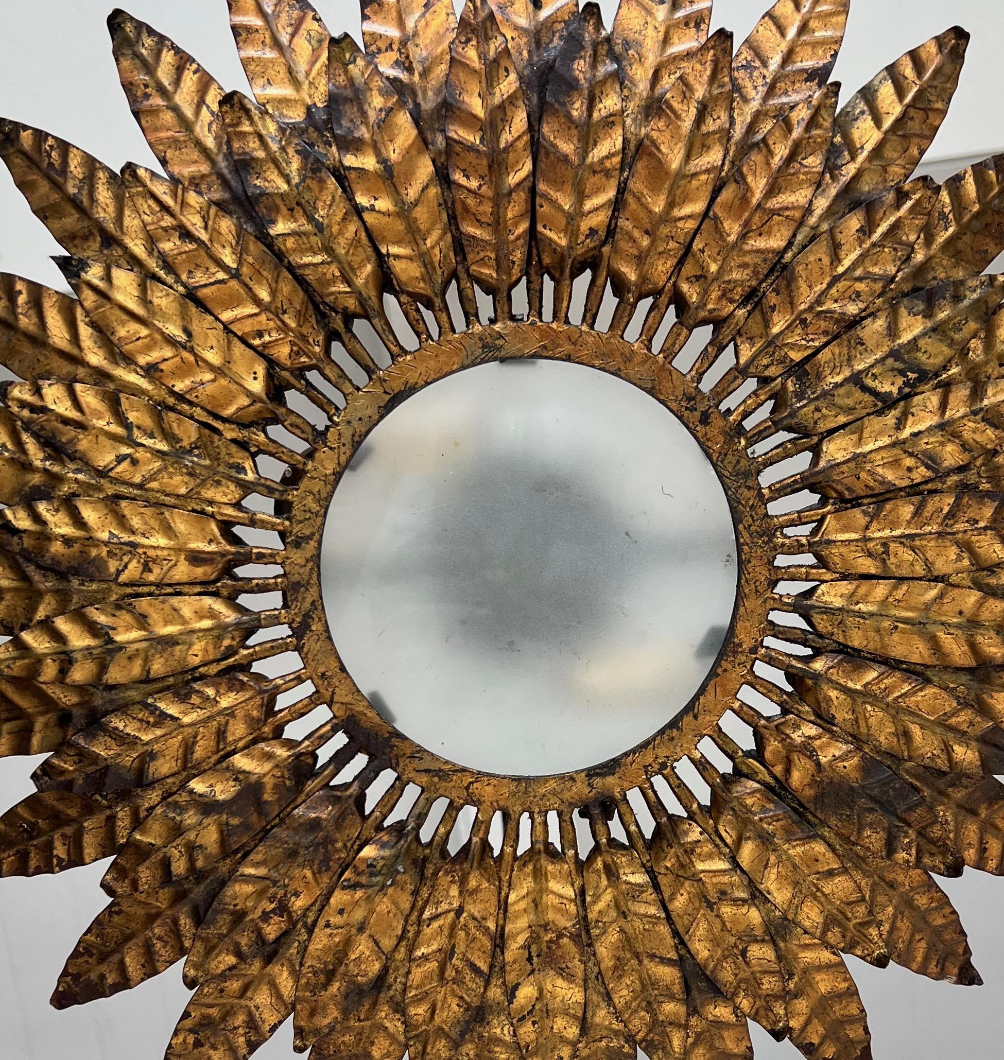 Métal Plafonnier espagnol vintage Sunburst en métal doré en vente