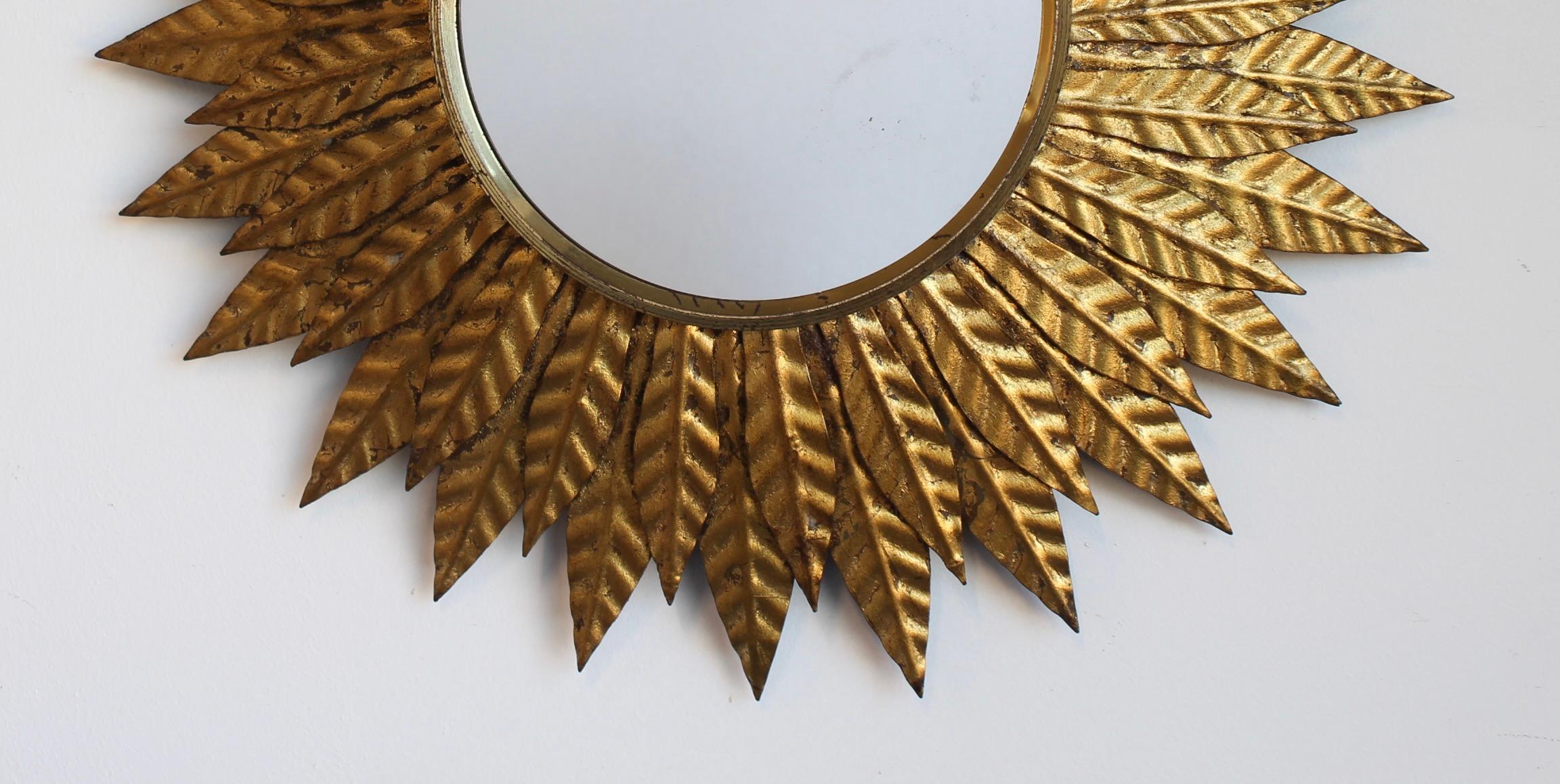 Specchio da parete d'epoca in metallo dorato (circa 1960) di Salvador Domene in vendita 2
