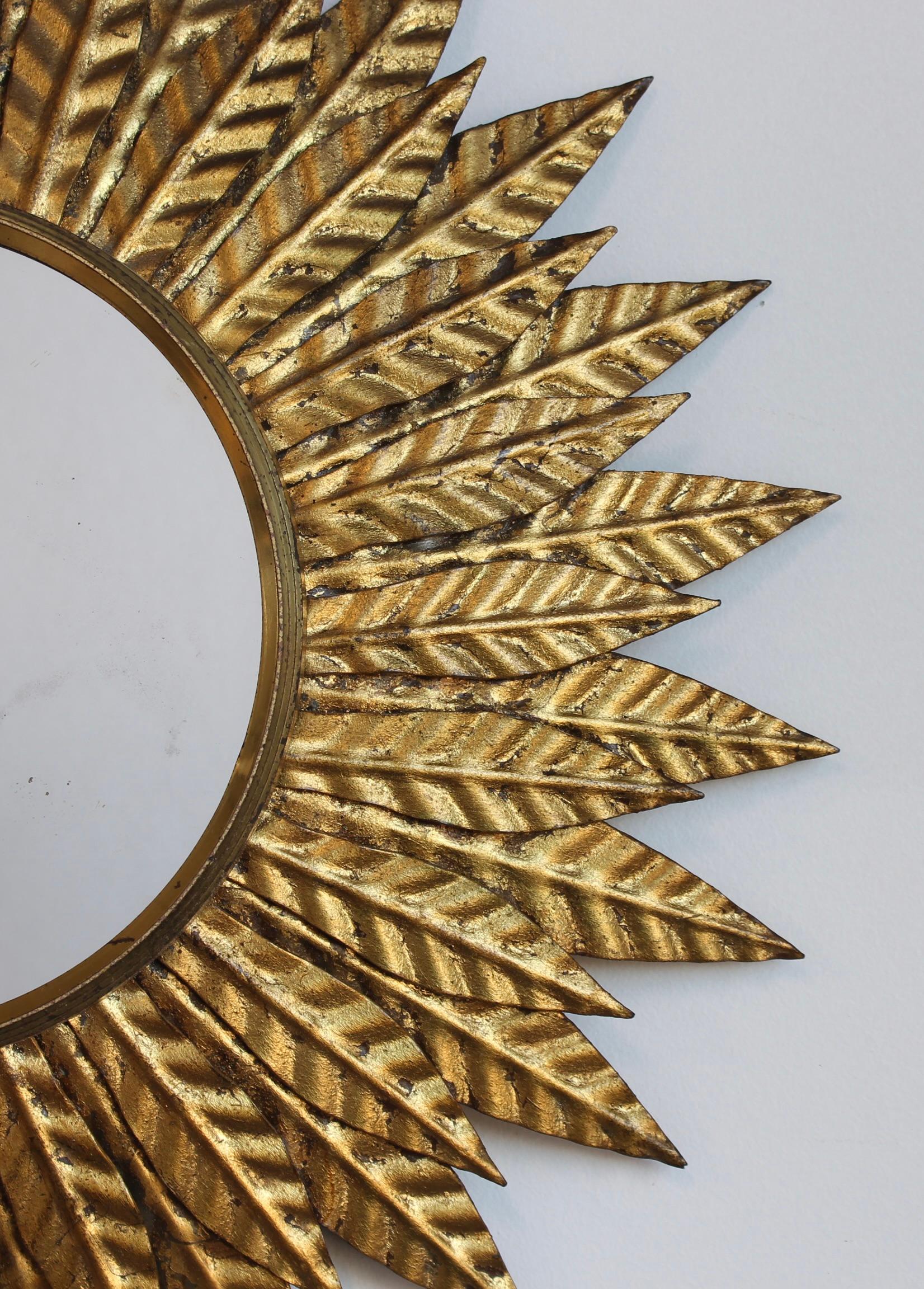 Specchio da parete d'epoca in metallo dorato (circa 1960) di Salvador Domene in vendita 3