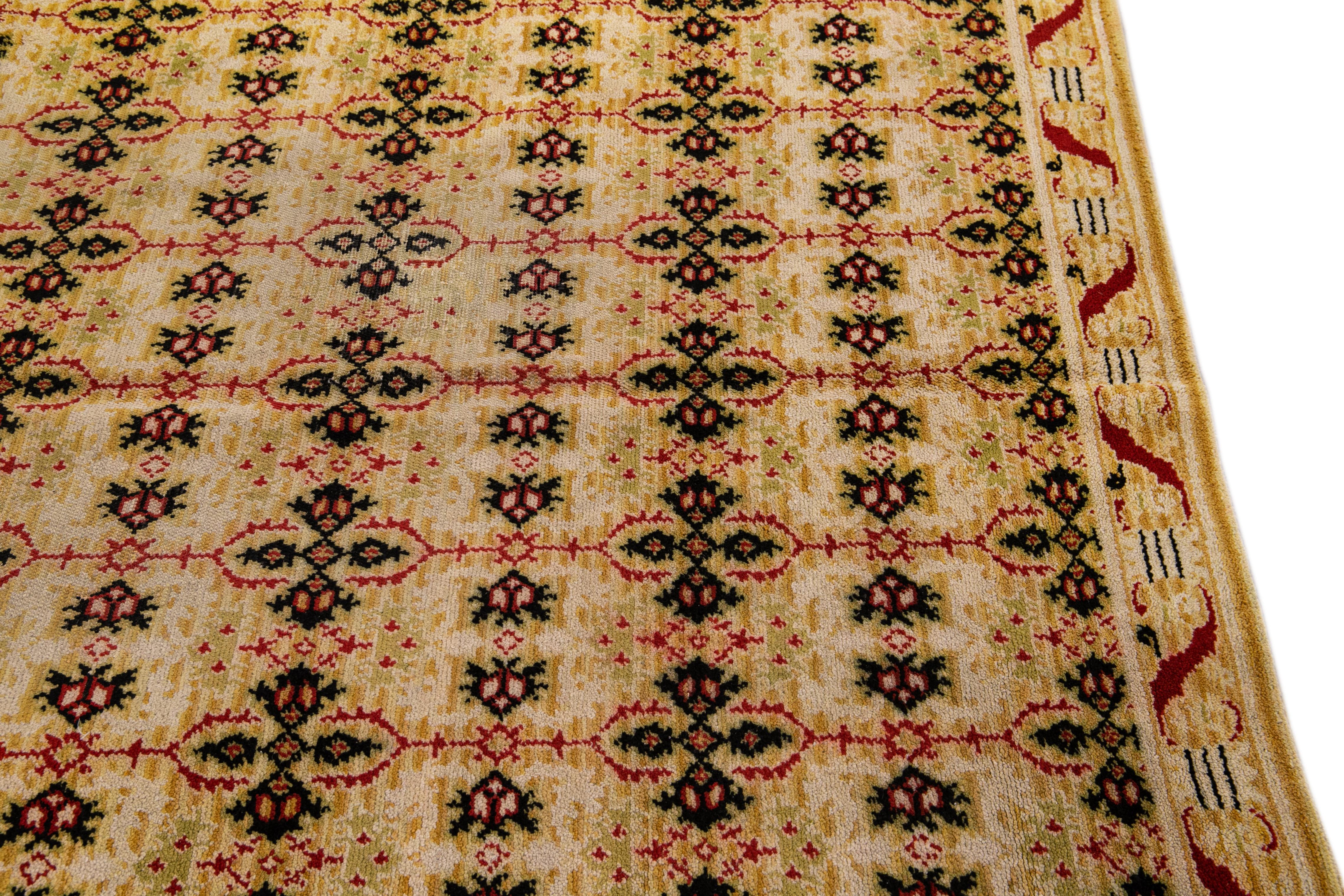 Vintage Spanish Handmade Geometric Beige Wool Rug In Good Condition For Sale In Norwalk, CT