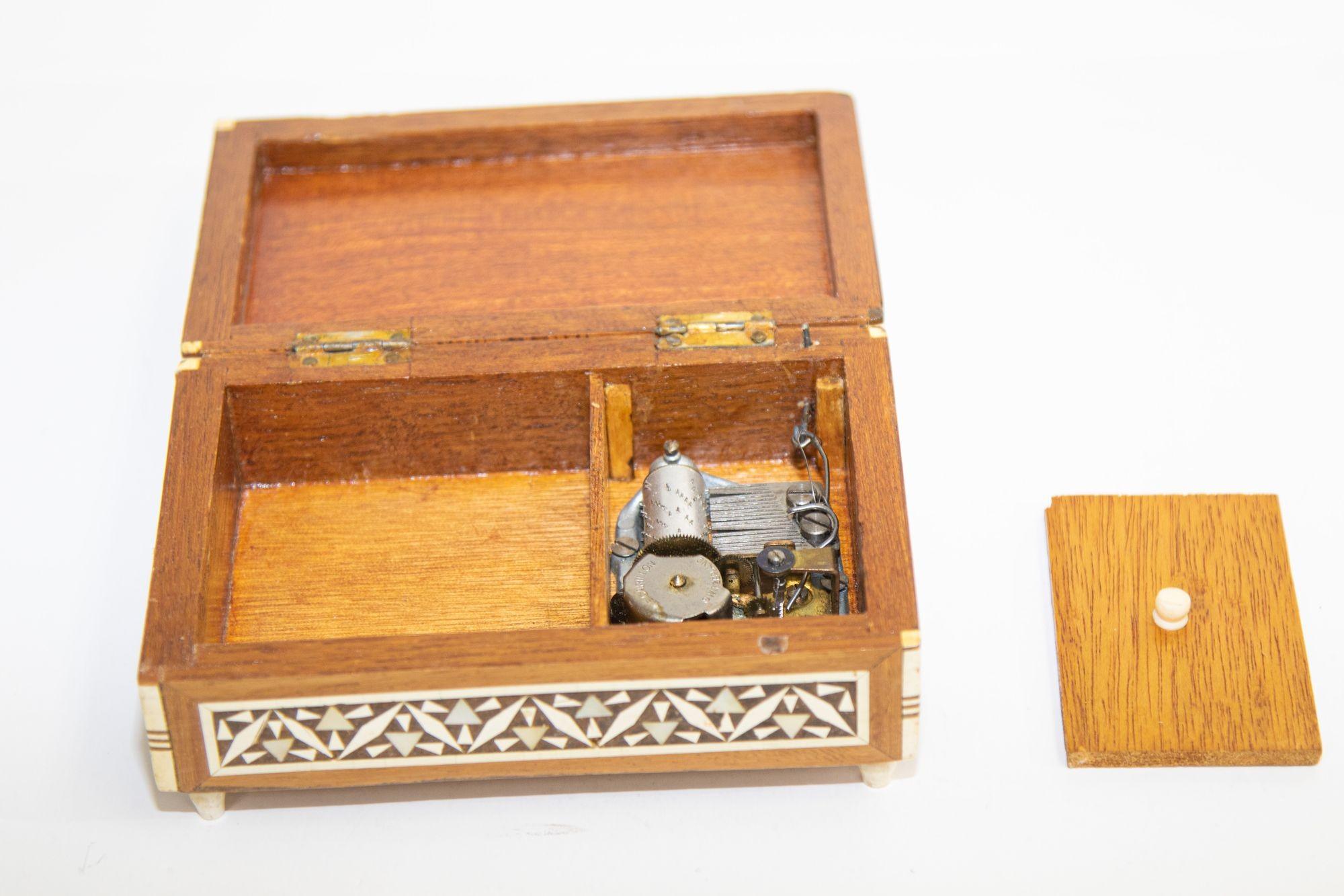 Vintage Spanish Inlaid Marquetry Decorative Music Box Inlaid with White Bone For Sale 4