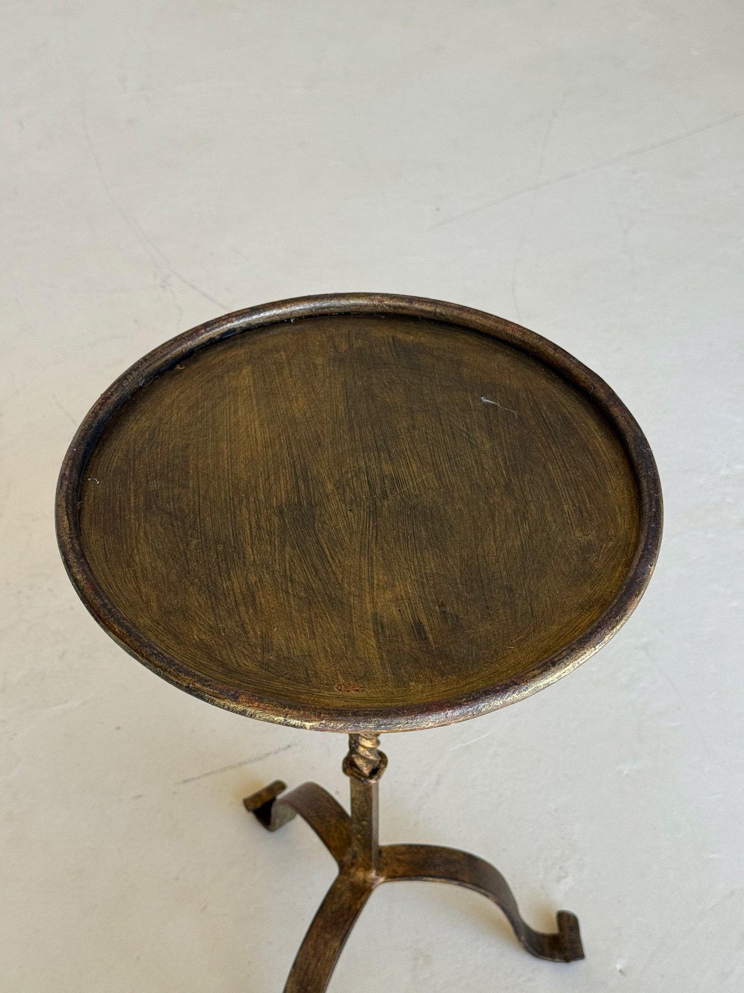 Table à boissons espagnole vintage en fer avec pieds à volutes en vente 4