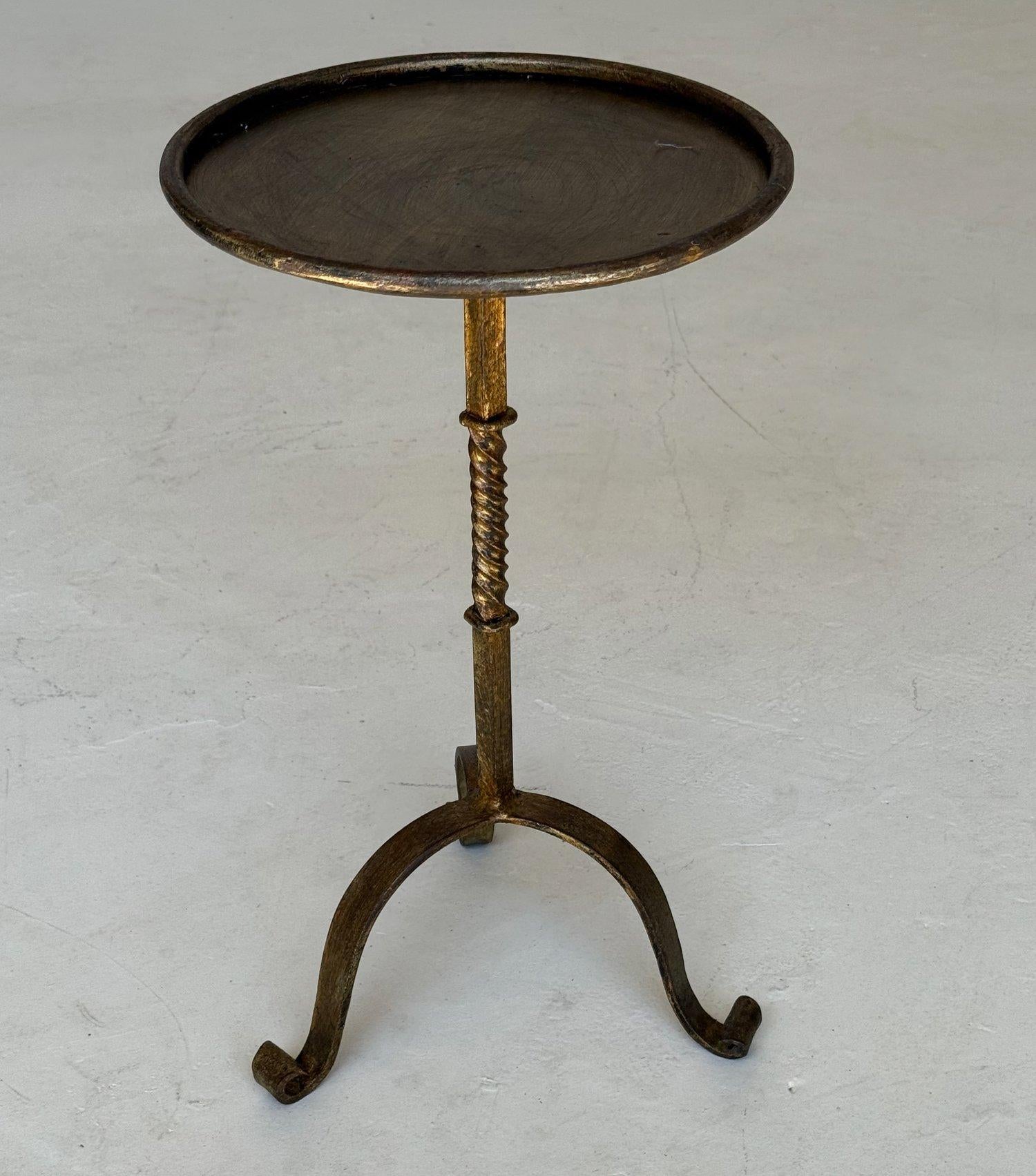 Espagnol Table à boissons espagnole vintage en fer avec pieds à volutes en vente