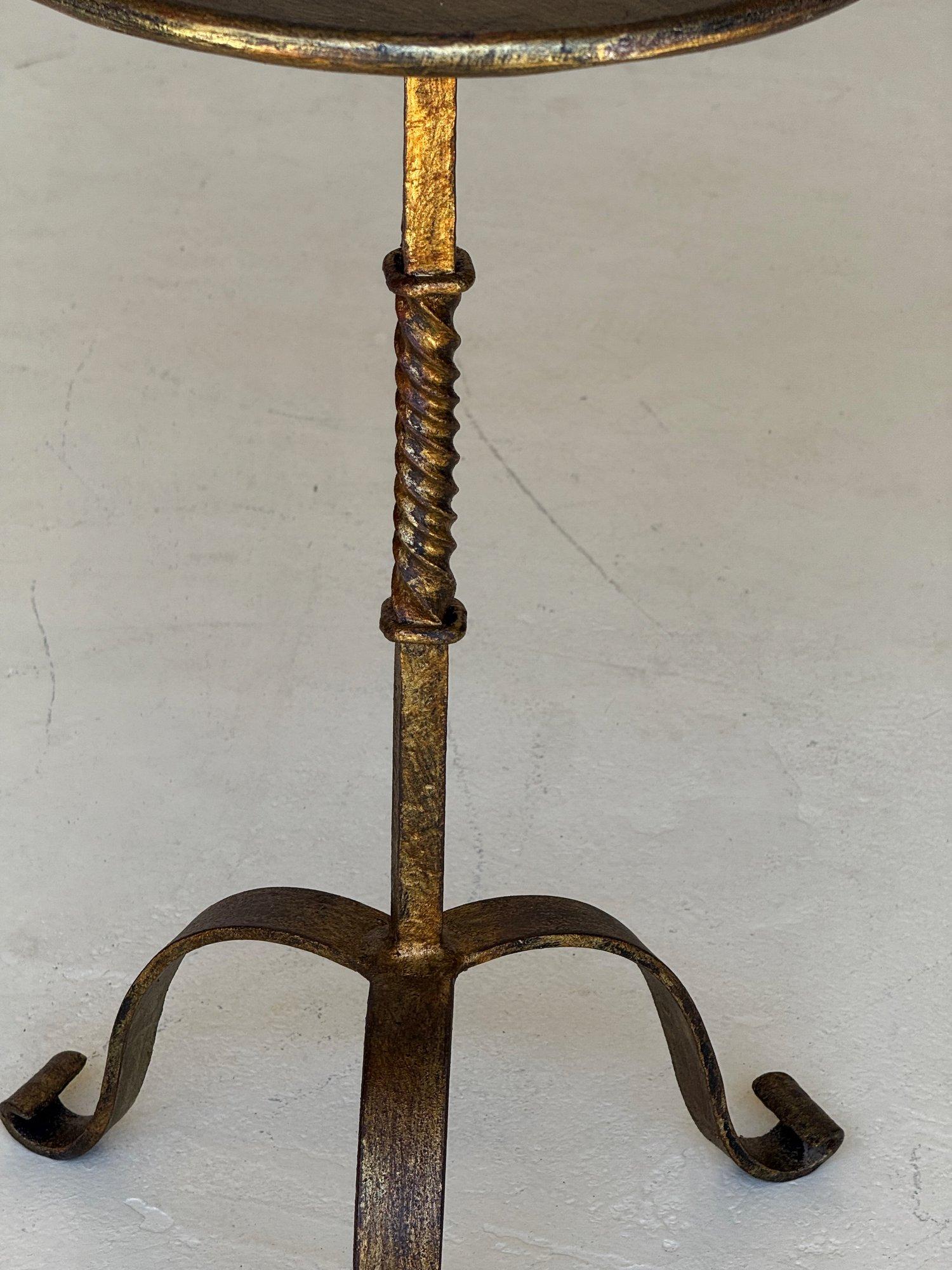 Table à boissons espagnole vintage en fer avec pieds à volutes en vente 1