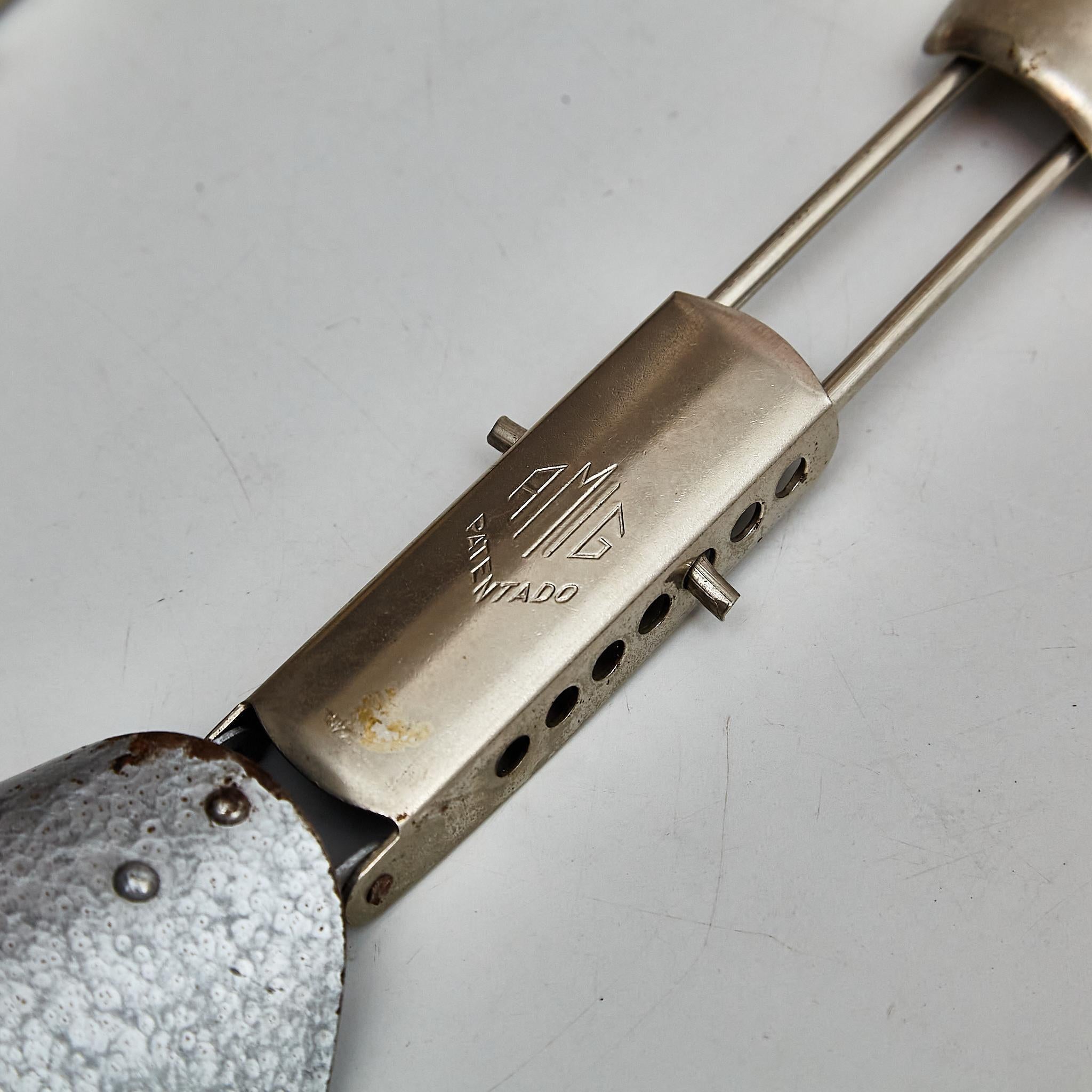 Spagnolo Scarpiere spagnole in metallo vintage - Circa 1960 - Brevetto AMD in vendita