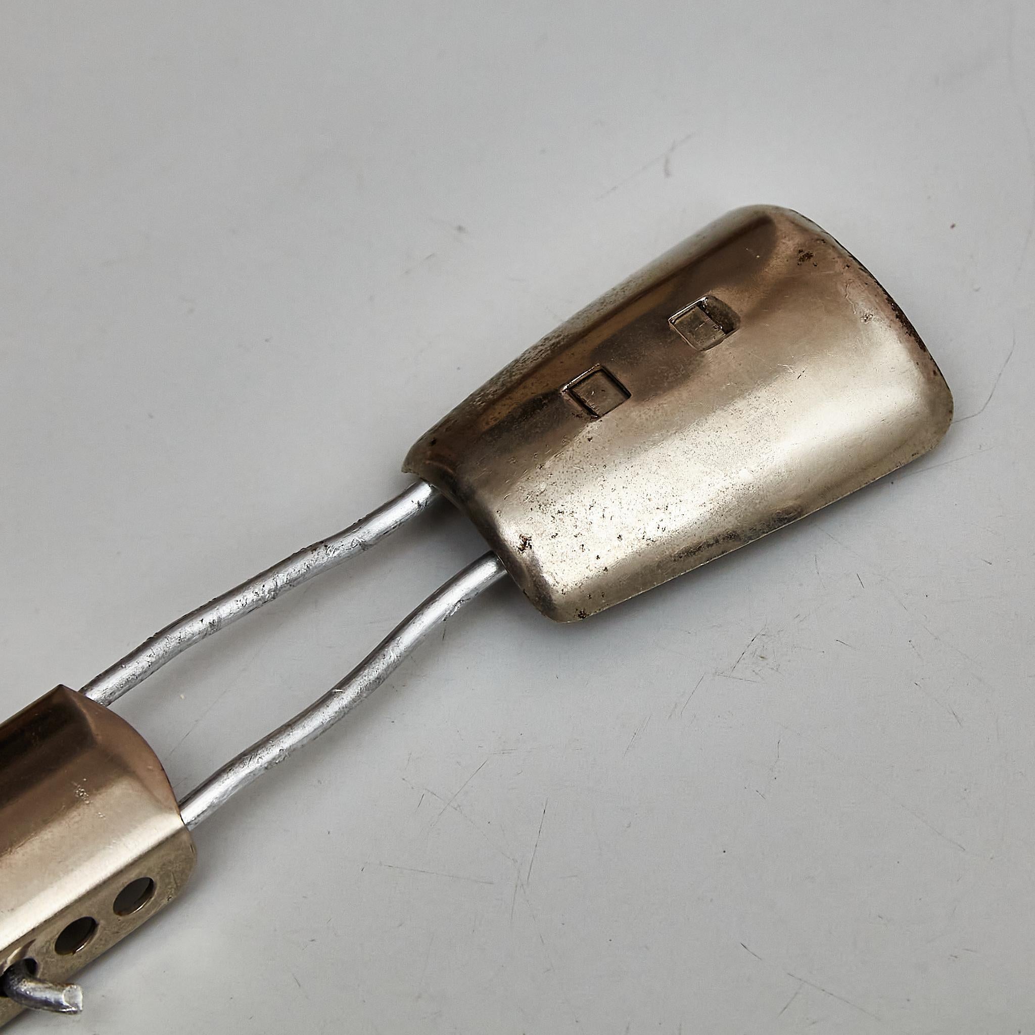 Scarpiere spagnole in metallo vintage - Circa 1960 - Brevetto AMD in vendita 2