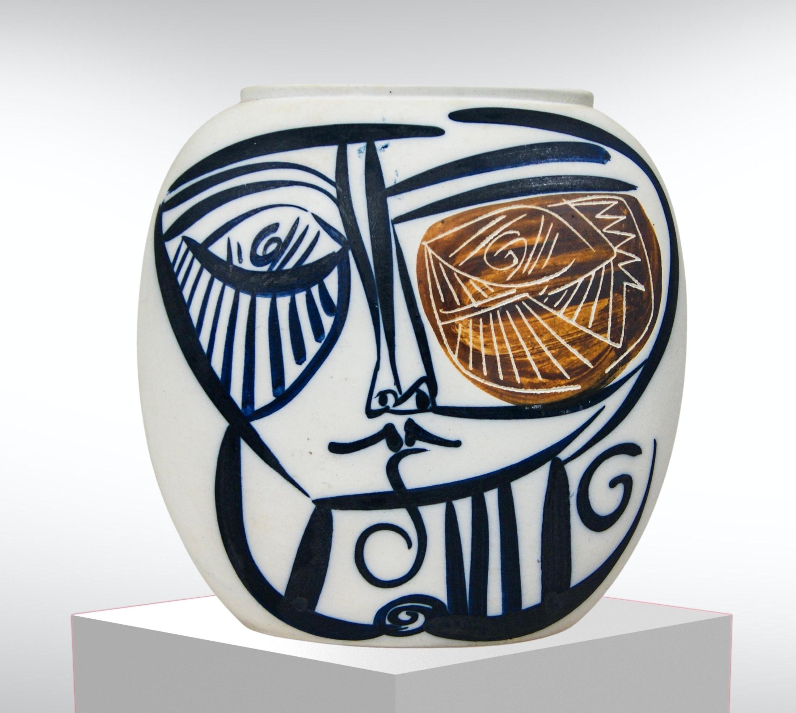 Vase en porcelaine espagnole vintage et bol assorti avec visages cubistes peints à la main en vente 2
