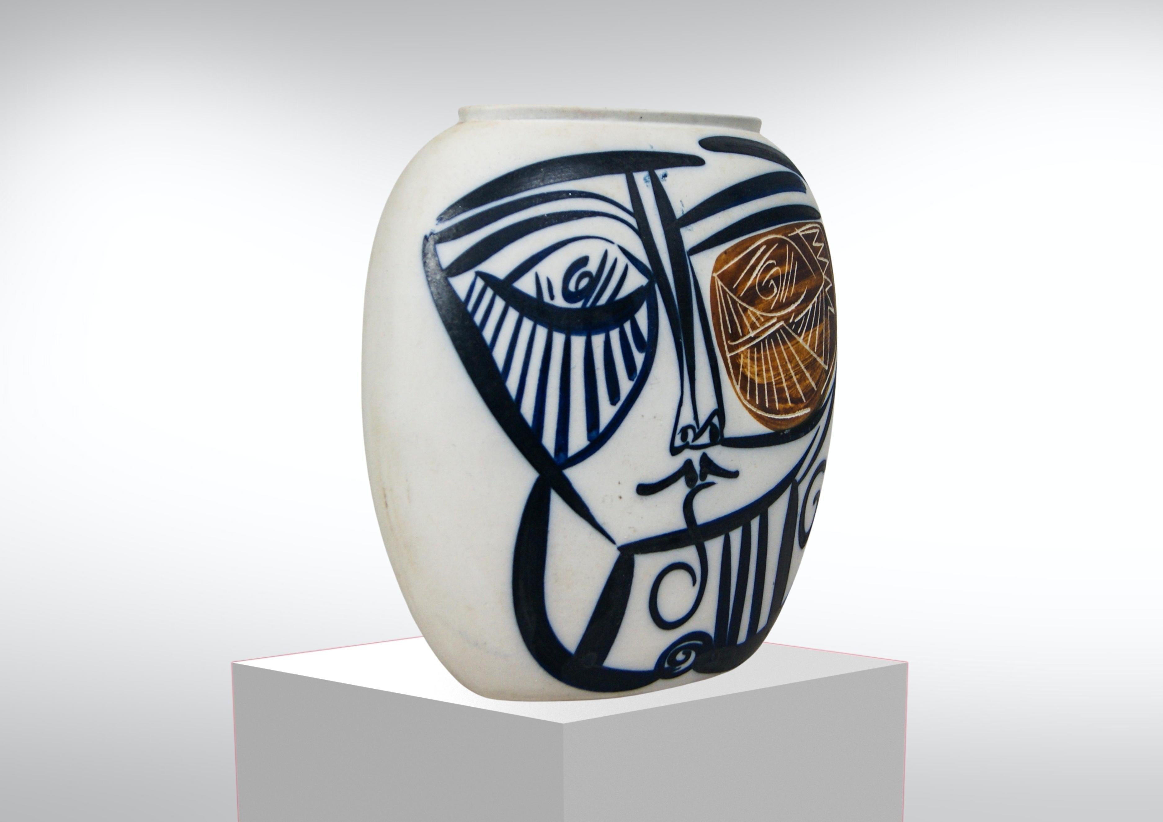 Mid-Century Modern Vase en porcelaine espagnole vintage et bol assorti avec visages cubistes peints à la main en vente