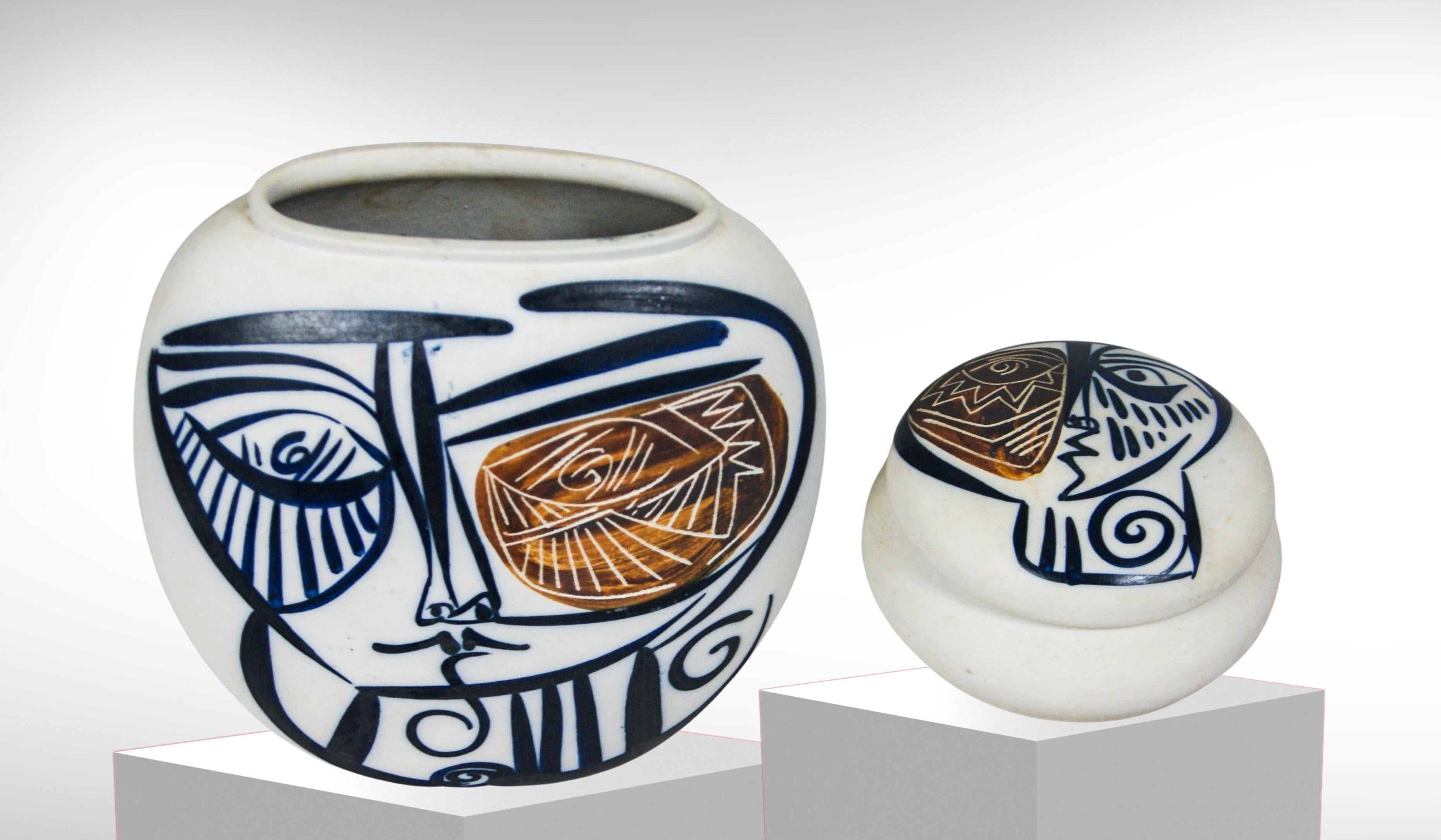 Peint à la main Vase en porcelaine espagnole vintage et bol assorti avec visages cubistes peints à la main en vente